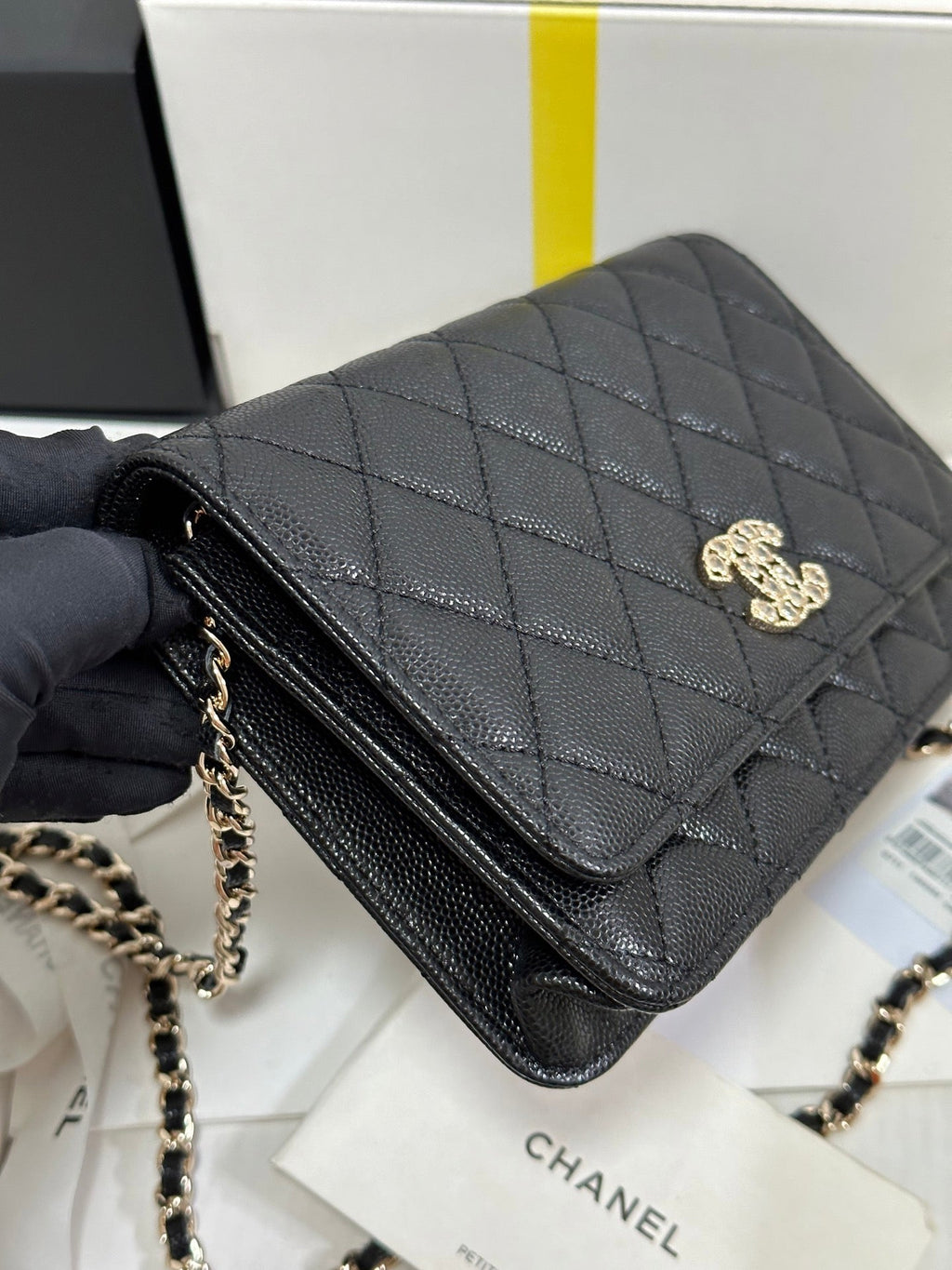 CC 25P ウォレット オン チェーン 19cm ブラック 牛革 ハート ラインストーン 243601