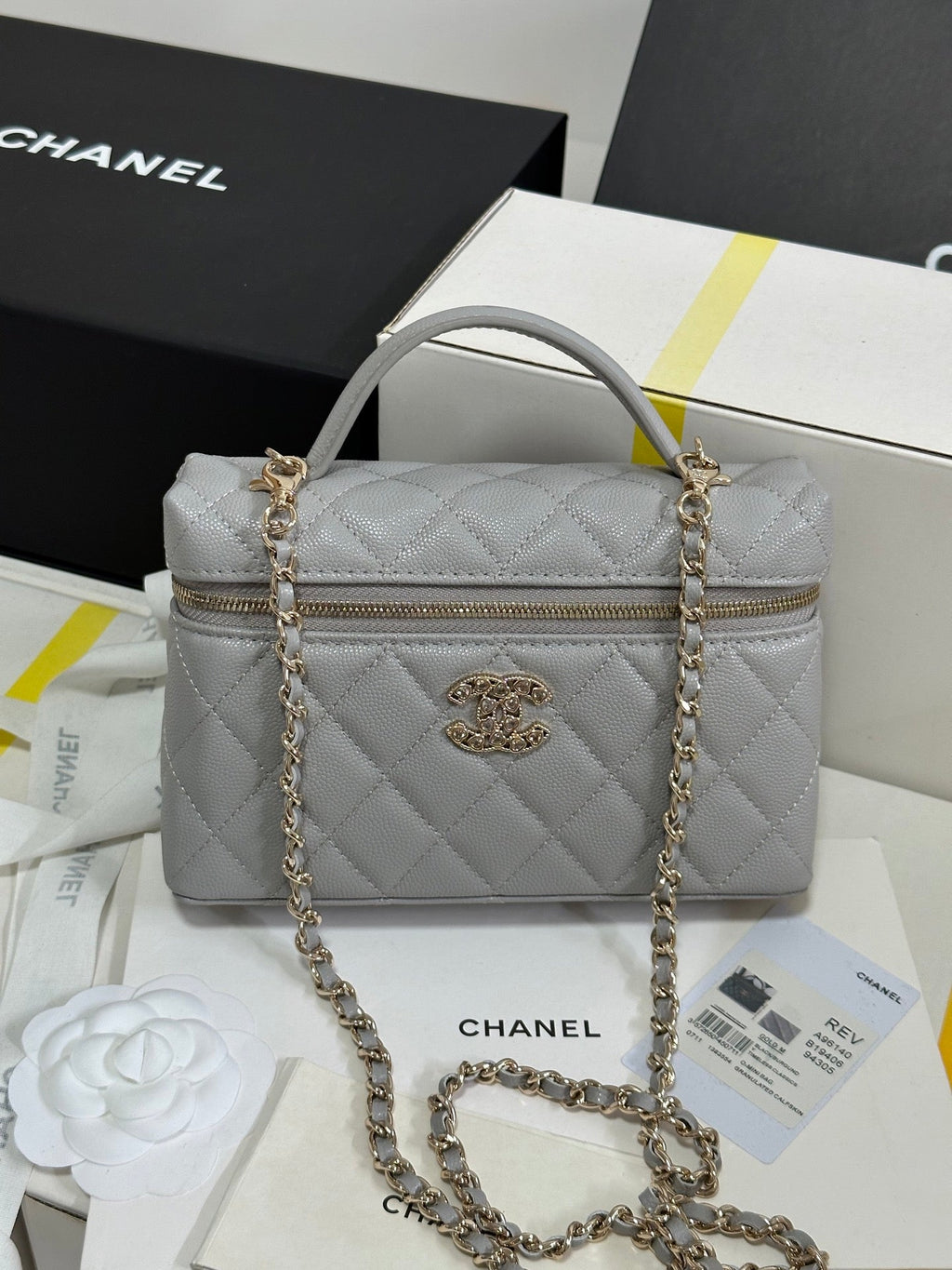 CC 25P VANITY CASE 19.5CM LIGHT GRAY CALFSKIN HEART RHINESTONE 243610