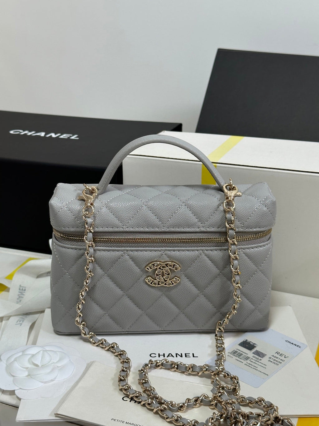 CC 25P VANITY CASE 19.5CM LIGHT GRAY CALFSKIN HEART RHINESTONE 243610