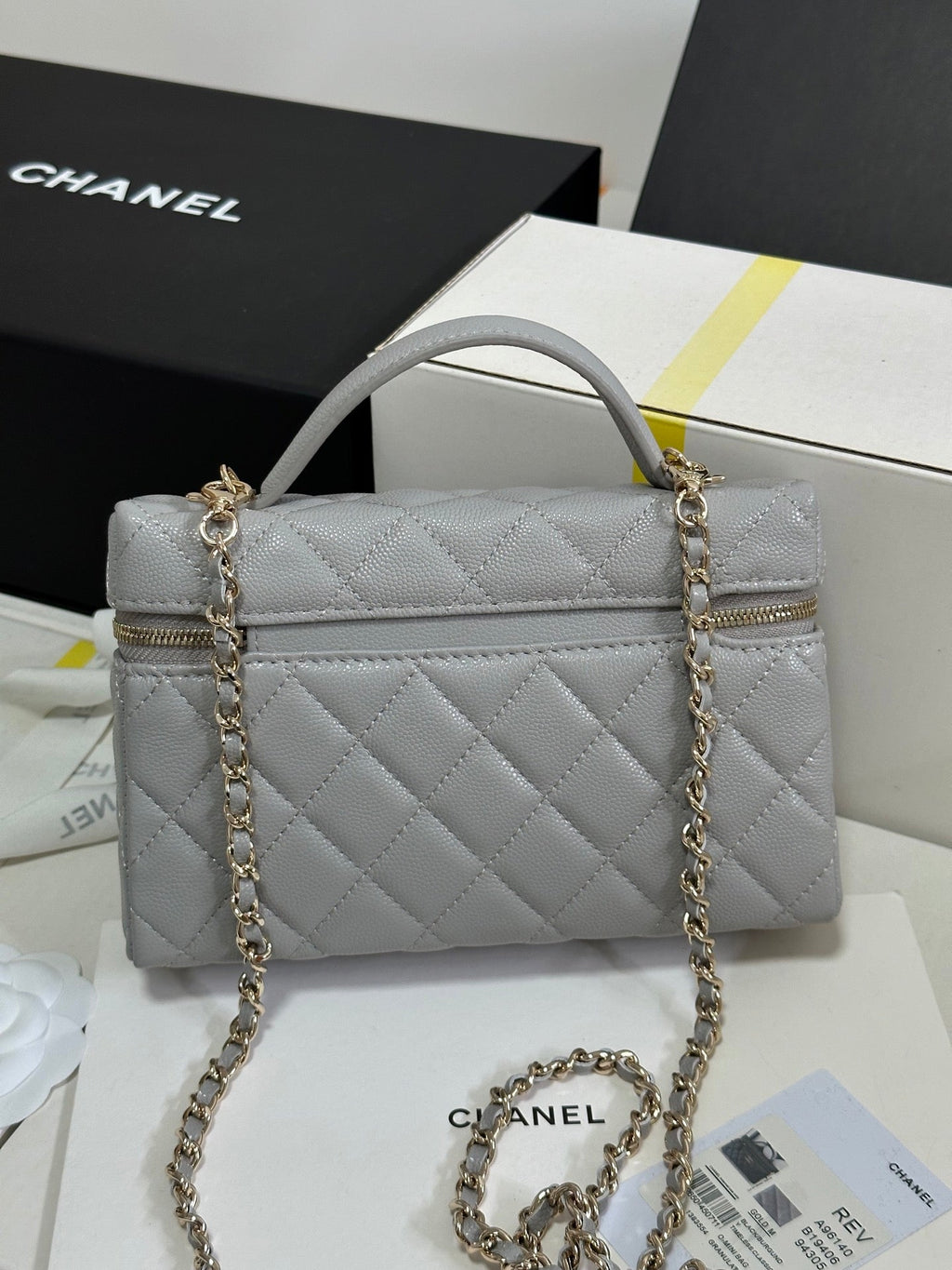 CC 25P VANITY CASE 19.5CM LIGHT GRAY CALFSKIN HEART RHINESTONE 243610