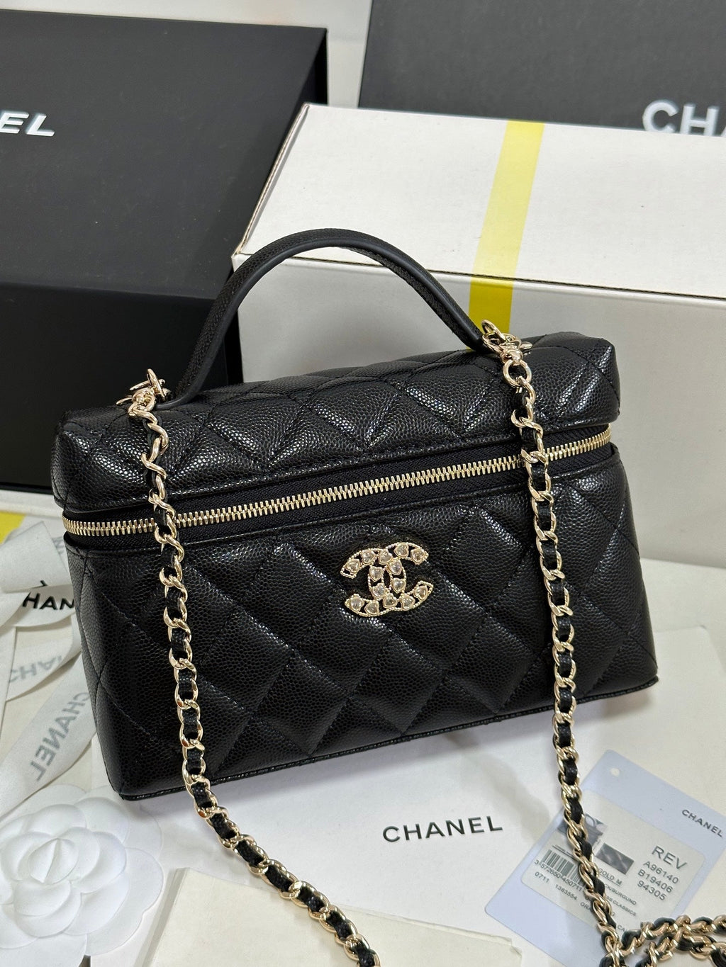 TROUSSE DE VANITY CC 25P 19,5 CM EN CUIR DE VEAU NOIR CŒUR STRASS 243613