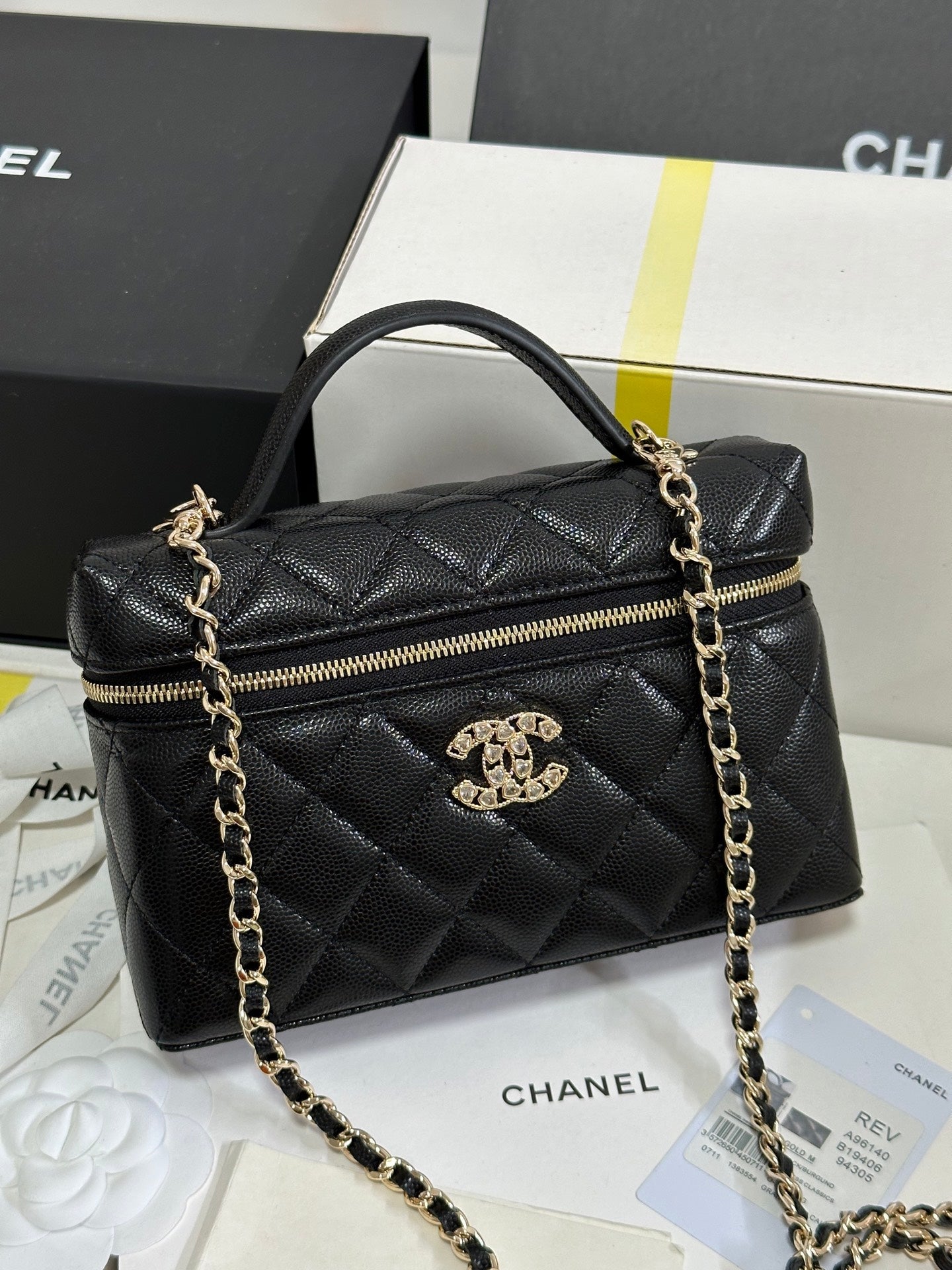 TROUSSE DE VANITY CC 25P 19,5 CM EN CUIR DE VEAU NOIR CŒUR STRASS 243613