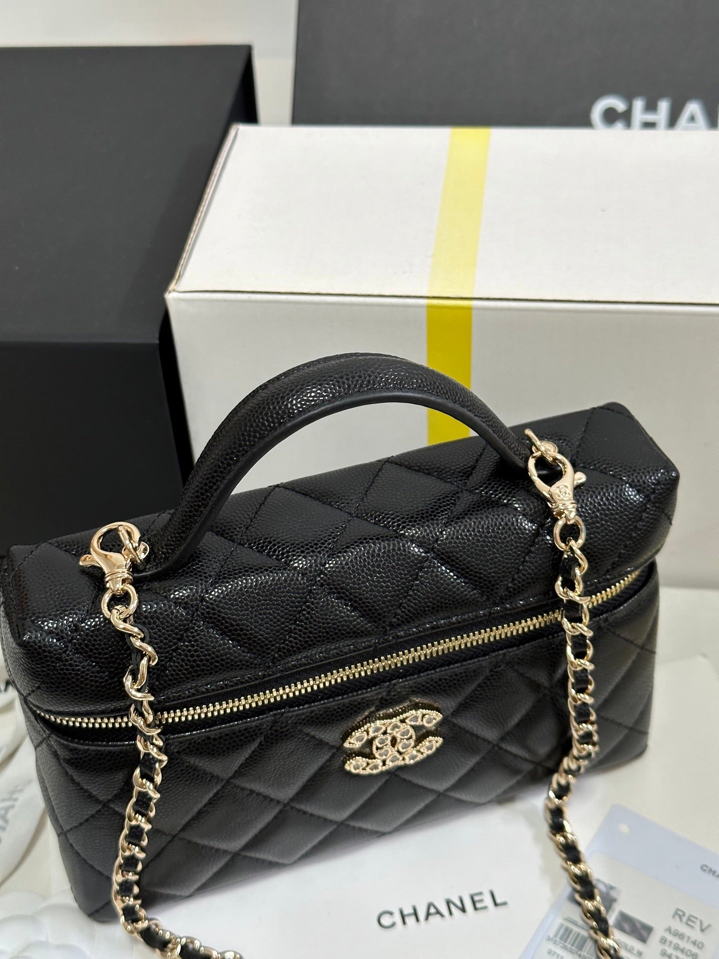 TROUSSE DE VANITY CC 25P 19,5 CM EN CUIR DE VEAU NOIR CŒUR STRASS 243613