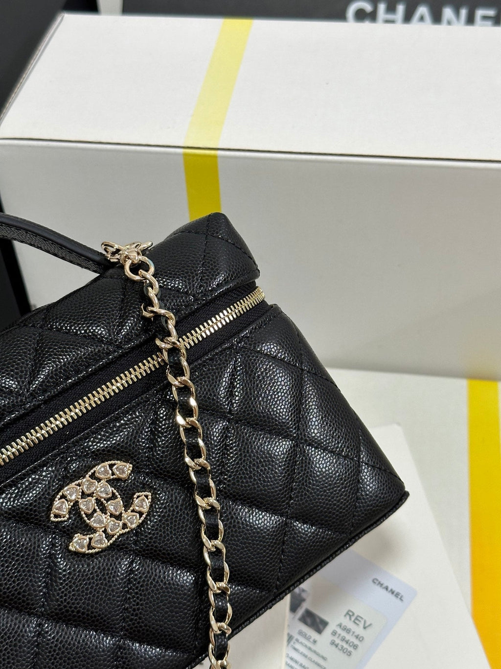 TROUSSE DE VANITY CC 25P 19,5 CM EN CUIR DE VEAU NOIR CŒUR STRASS 243613