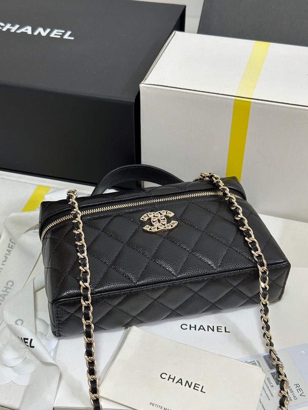 TROUSSE DE VANITY CC 25P 19,5 CM EN CUIR DE VEAU NOIR CŒUR STRASS 243613