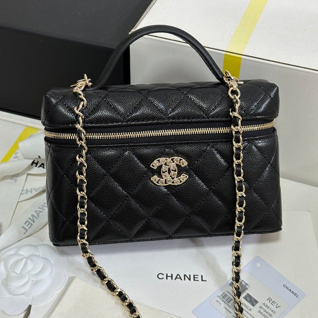 TROUSSE DE VANITY CC 25P 19,5 CM EN CUIR DE VEAU NOIR CŒUR STRASS 243613