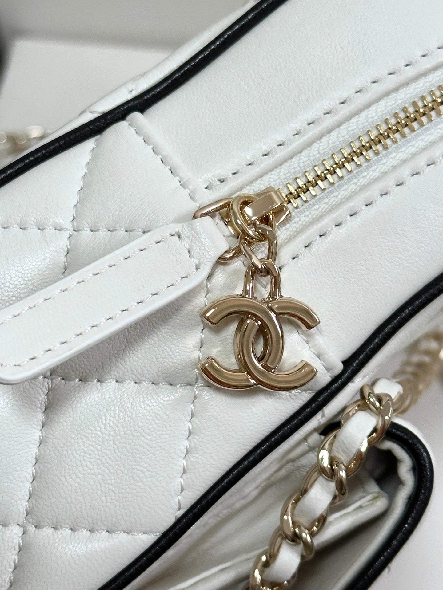 CC 25P MINI SAC À DOS 18 BLANC NOIR AGNEAU QUINCAILLERIE OR 243521