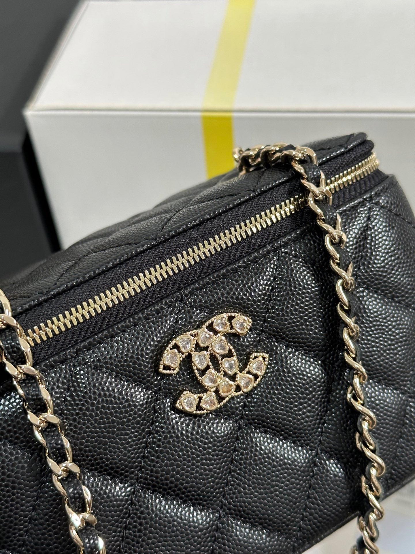 CC 25C VANITY CASE 17CM BLACK CAVIAR LEATHER HEART RHINESTONE LIGHT GOLD HARDWARE 243427