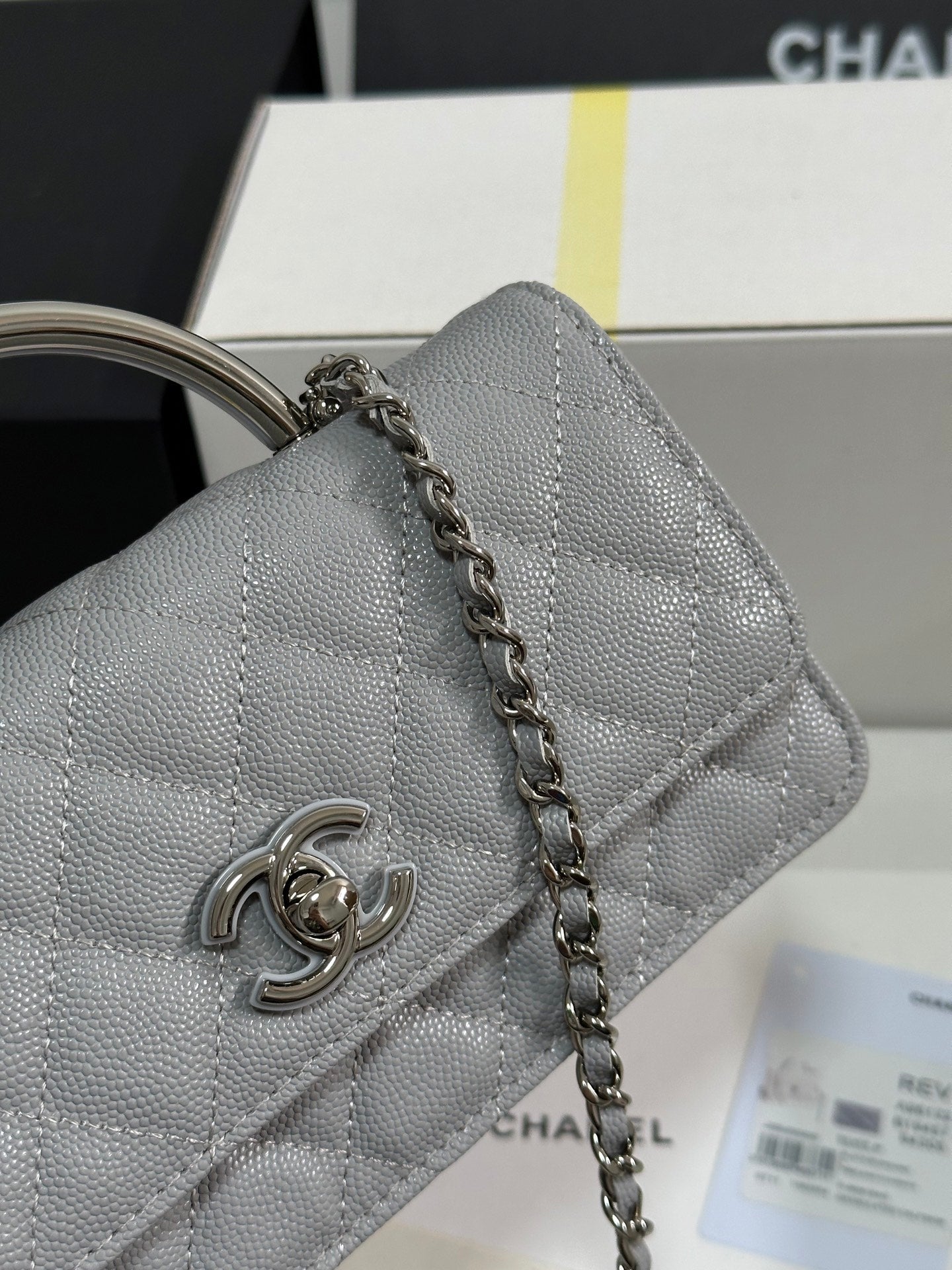 CC 25P WALLET WOC HANDLE 17CM LIGHT GRAY LEATHER SILVER HARDWARE 243436