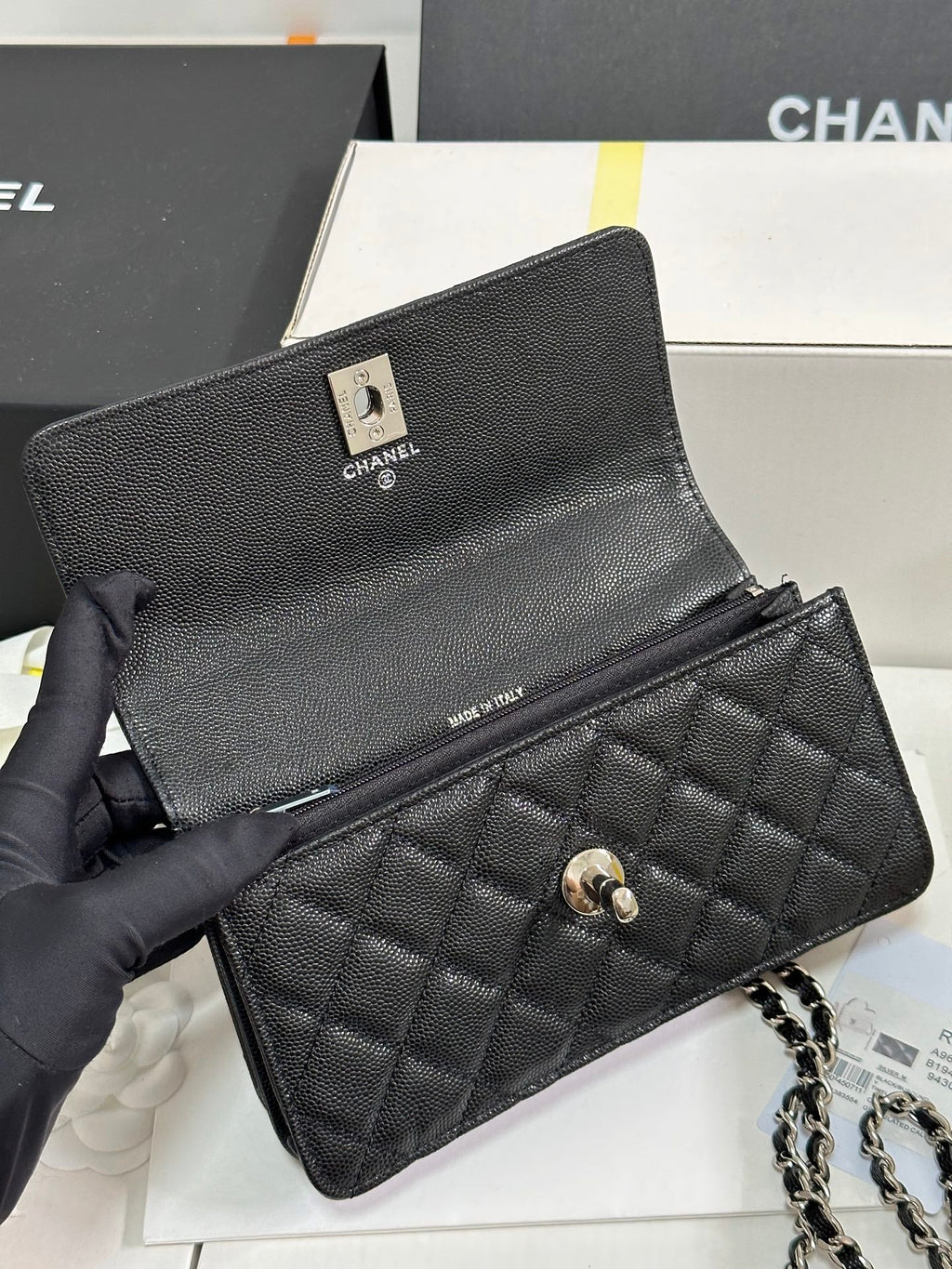 CC 25P WALLET WOC HANDLE 17CM BLACK LEATHER SILVER HARDWARE 243445