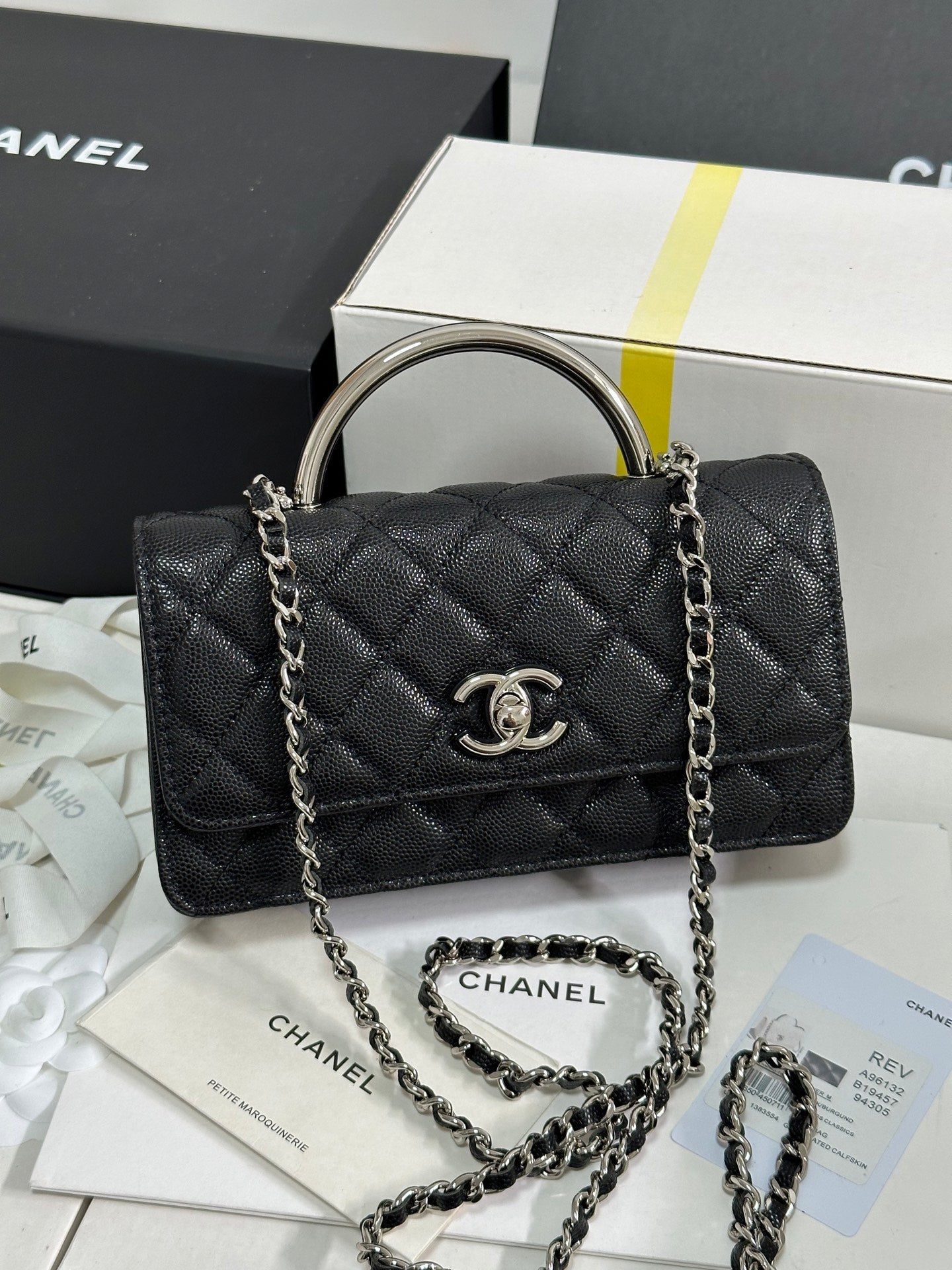CC 25P WALLET WOC HANDLE 17CM BLACK LEATHER SILVER HARDWARE 243445