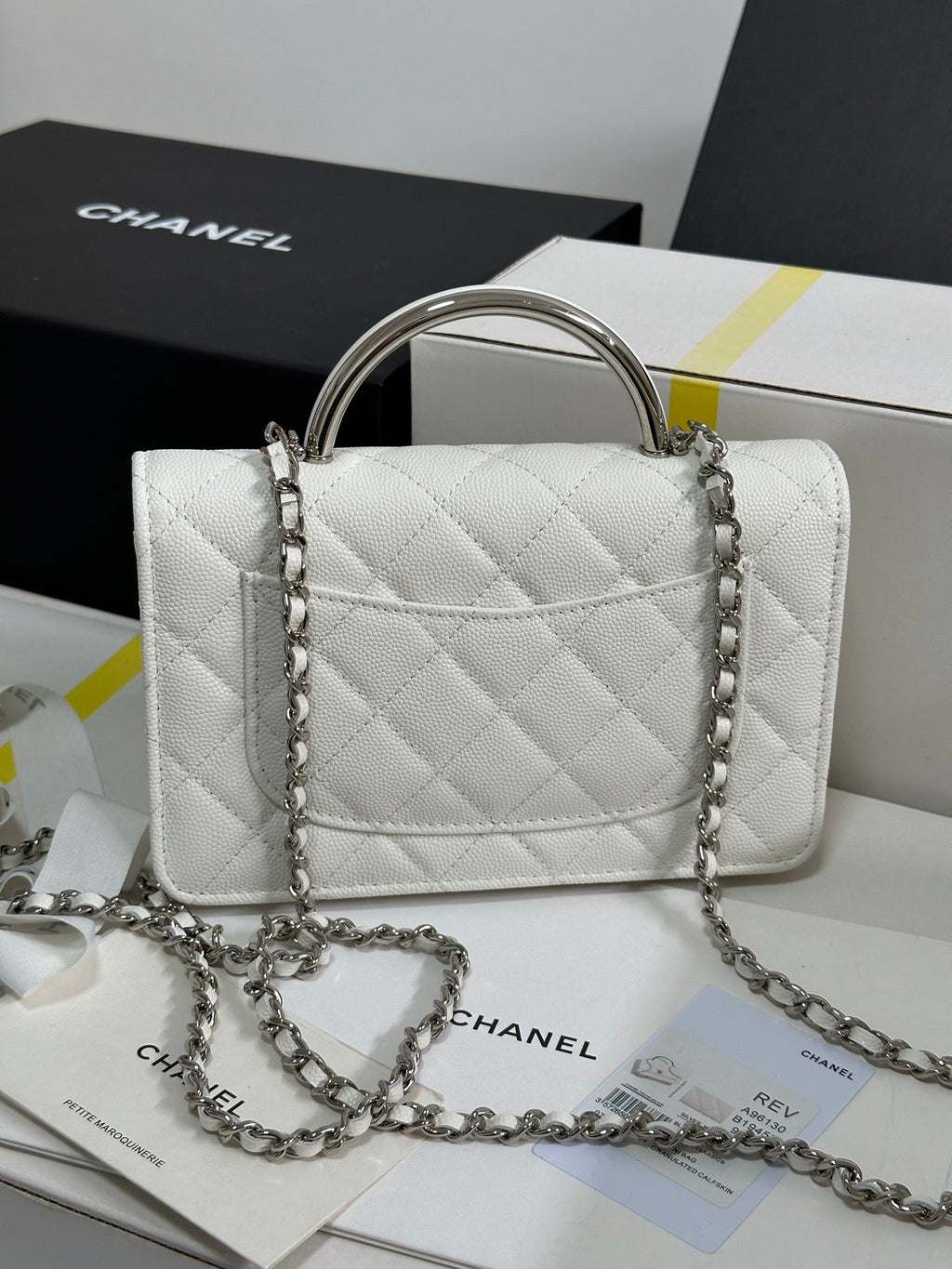 CC 25P ウォレット WOC ハンドル 19cm ホワイトレザー シルバー金具 243451