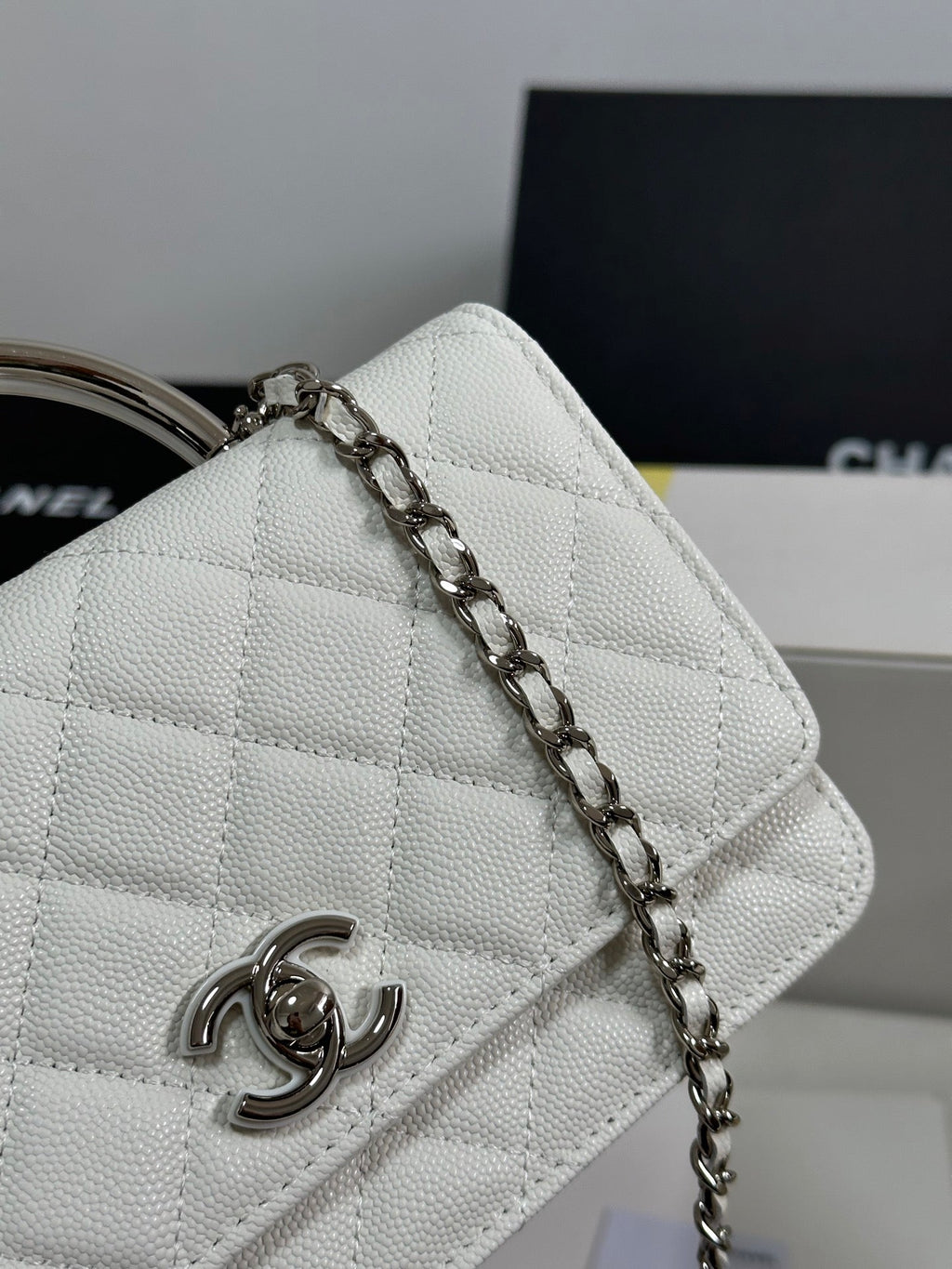 CC 25P ウォレット WOC ハンドル 19cm ホワイトレザー シルバー金具 243451