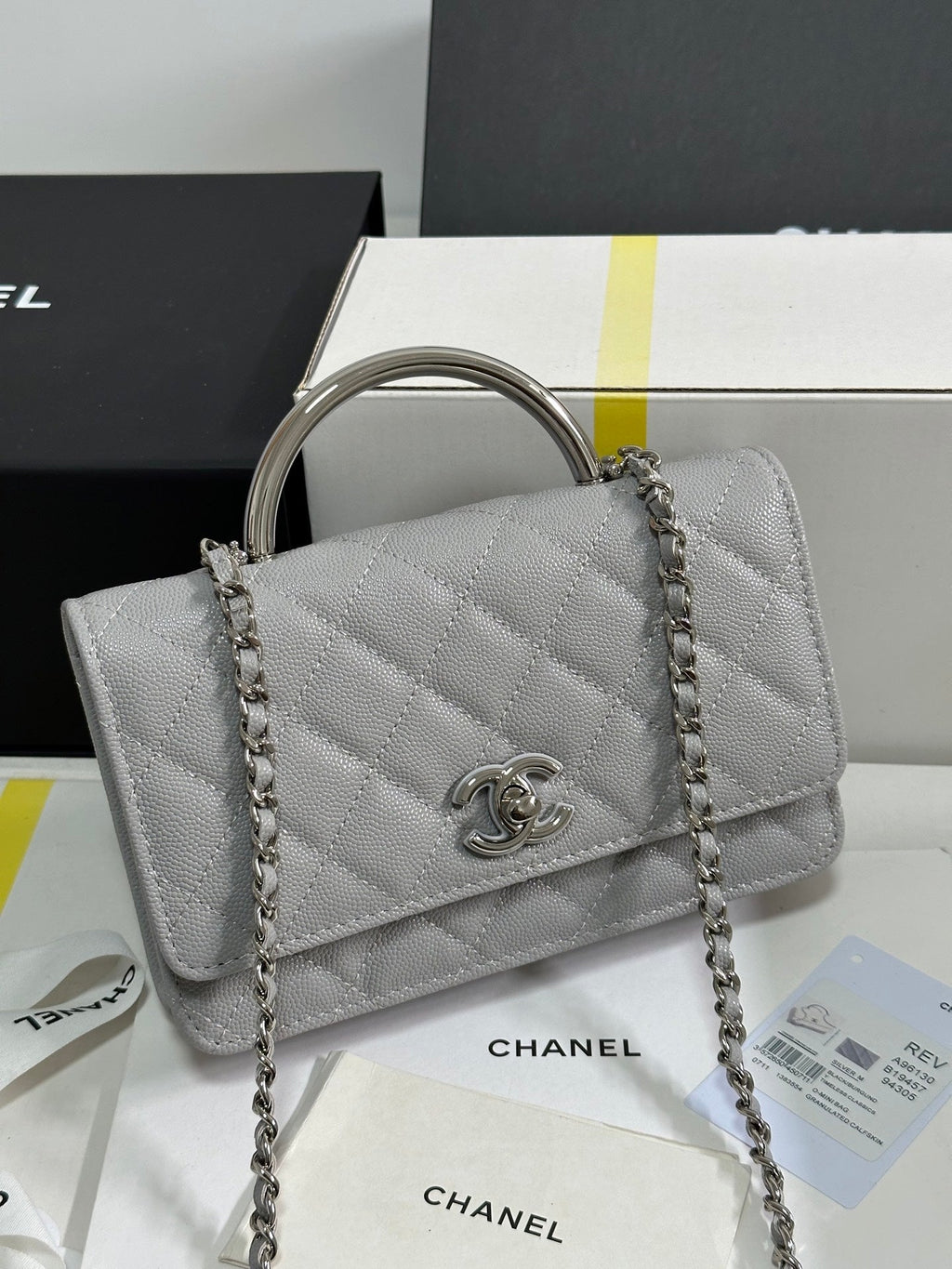 CC 25P WALLET WOC HANDLE 19CM LIGHT GRAY LEATHER SILVER HARDWARE 243454
