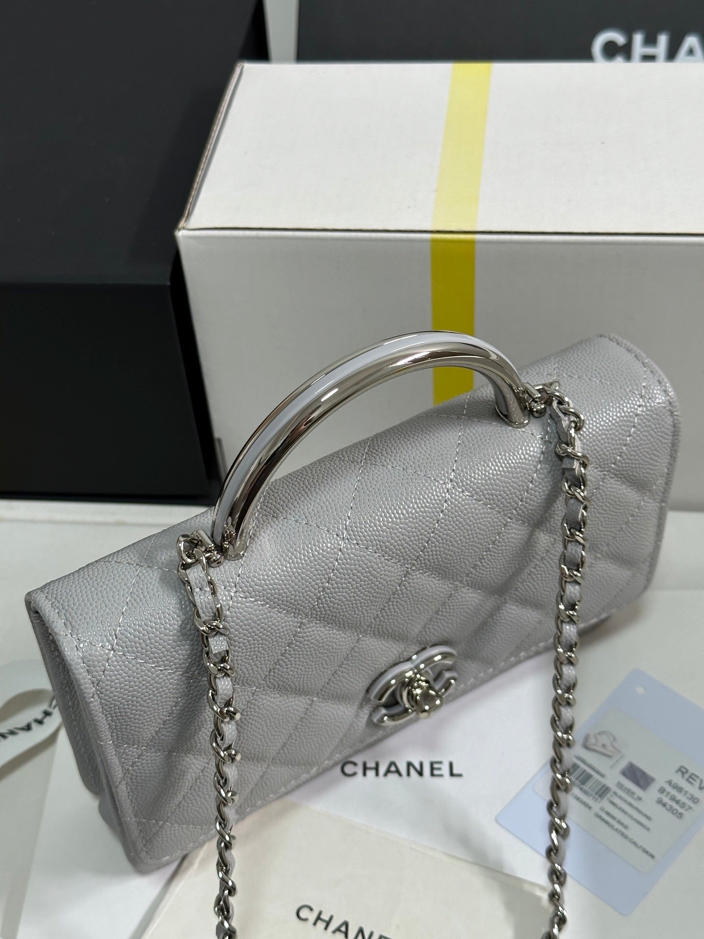 CC 25P WALLET WOC HANDLE 19CM LIGHT GRAY LEATHER SILVER HARDWARE 243454