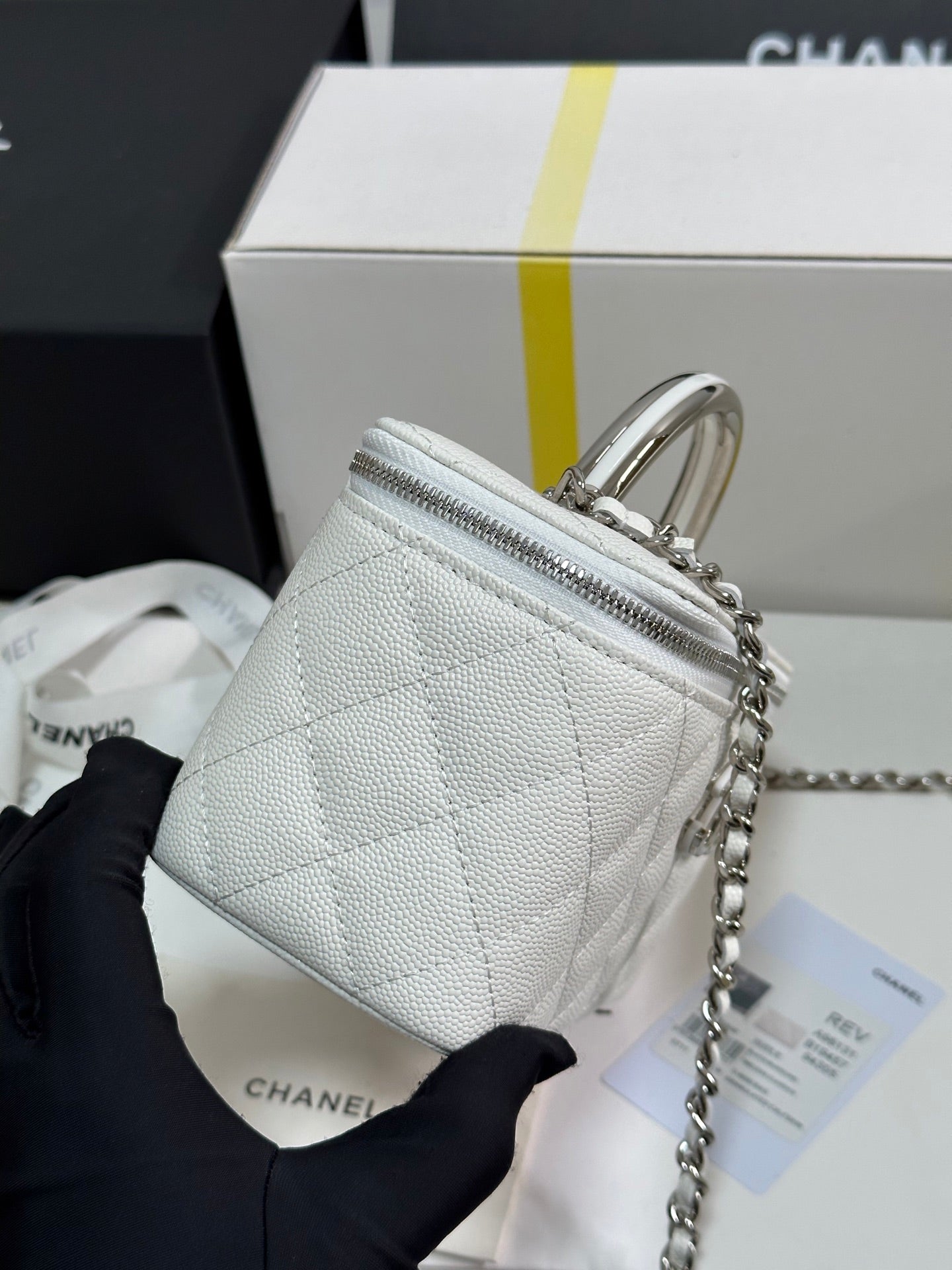 CC 25P VANITY CASE 17CM WHITE LEATHER SILVER HARDWARE 243460
