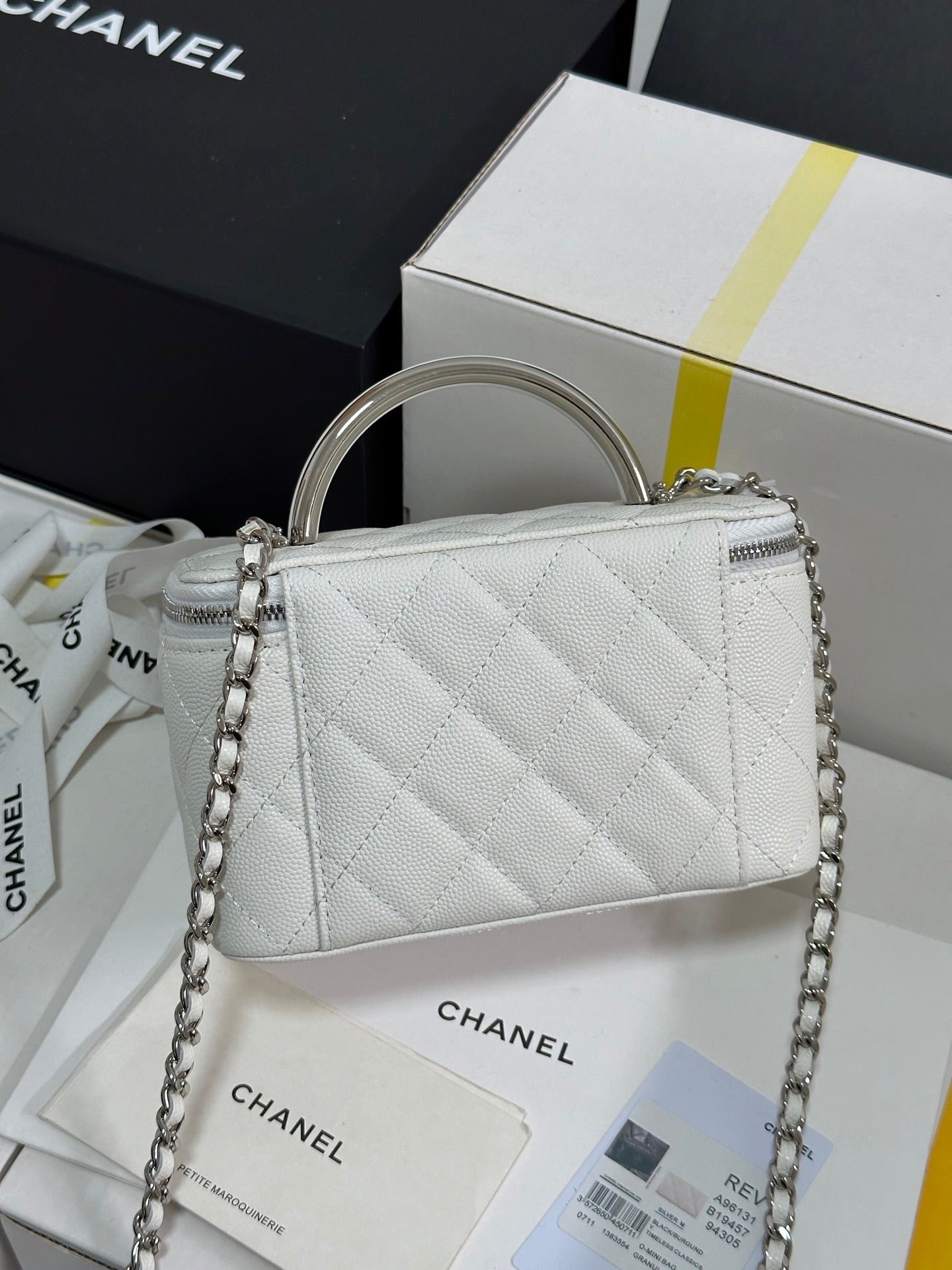CC 25P VANITY CASE 17CM WHITE LEATHER SILVER HARDWARE 243460