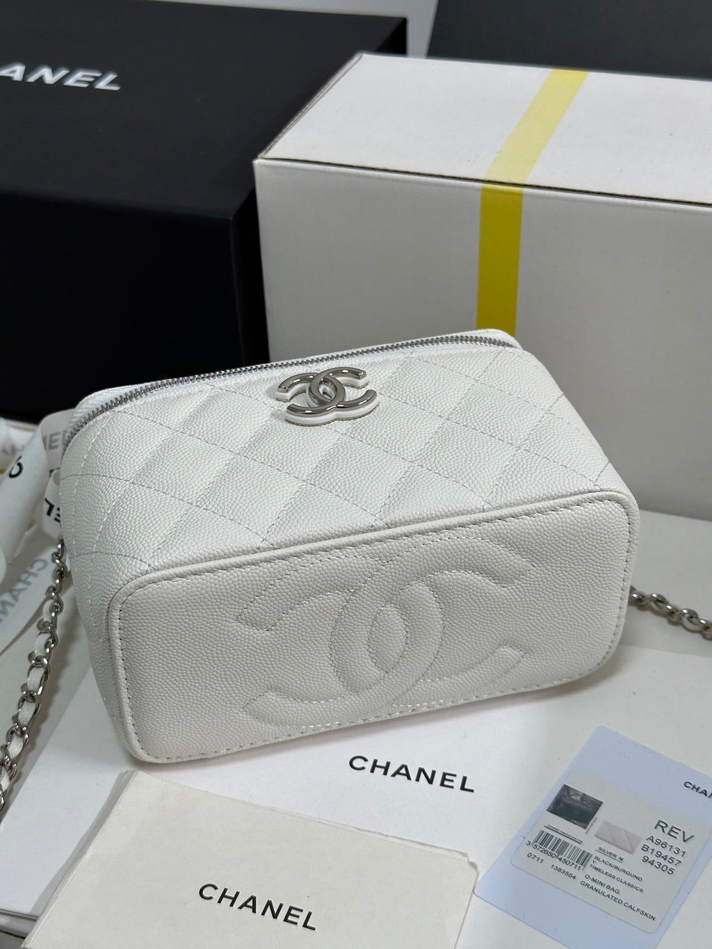 CC 25P VANITY CASE 17CM WHITE LEATHER SILVER HARDWARE 243460