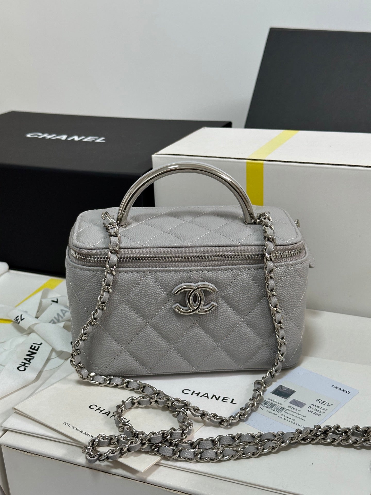 CC 25P VANITY CASE 17CM LIGHT GRAY LEATHER SILVER HARDWARE 243466