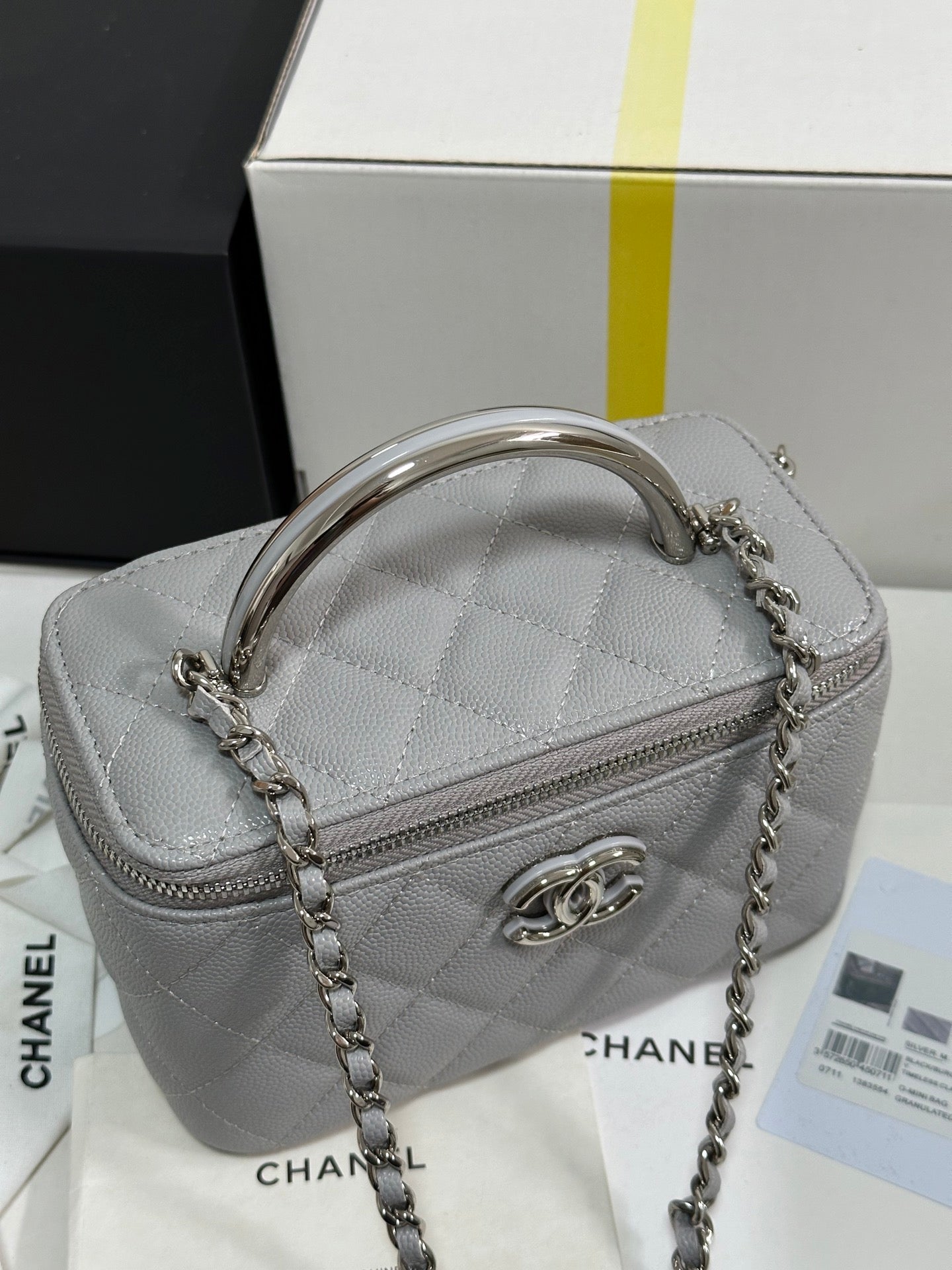 CC 25P VANITY CASE 17CM LIGHT GRAY LEATHER SILVER HARDWARE 243466