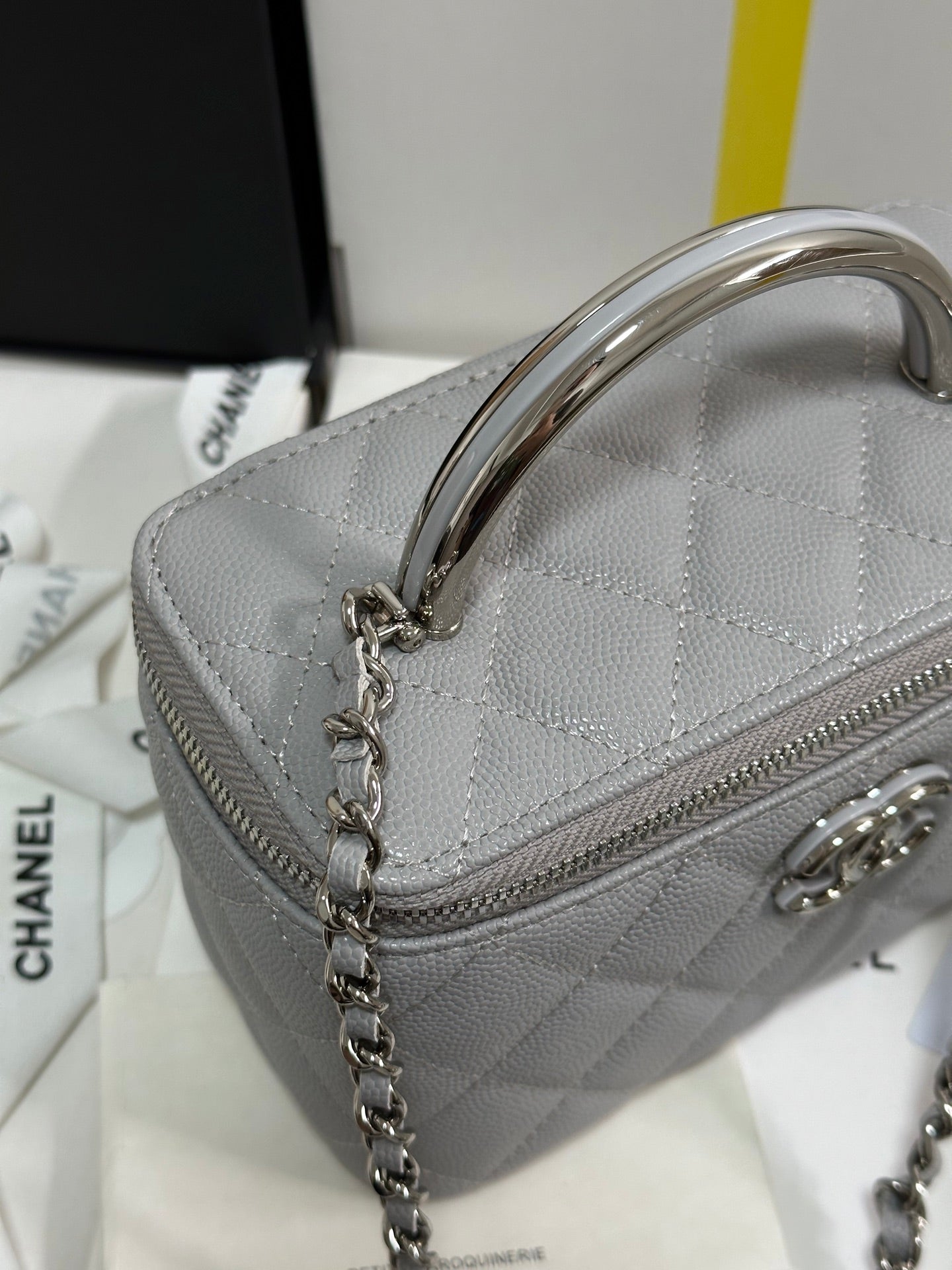 CC 25P VANITY CASE 17CM LIGHT GRAY LEATHER SILVER HARDWARE 243466