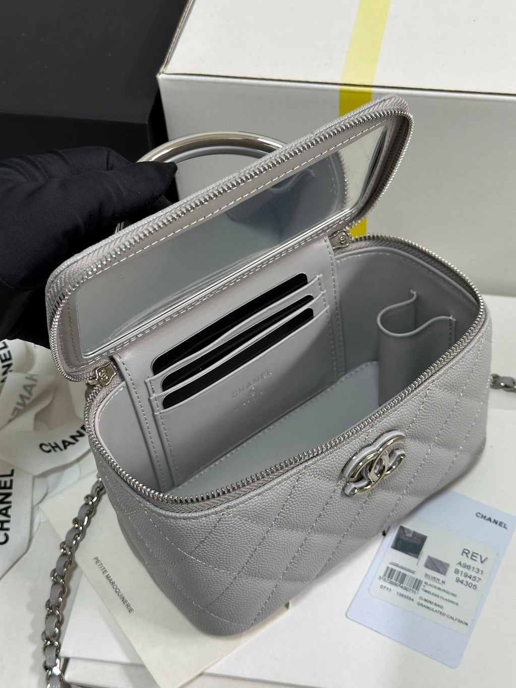 CC 25P VANITY CASE 17CM LIGHT GRAY LEATHER SILVER HARDWARE 243466