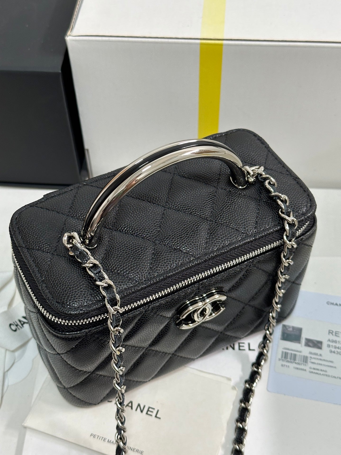 CC 25P VANITY CASE 17CM BLACK LEATHER SILVER HARDWARE 243469