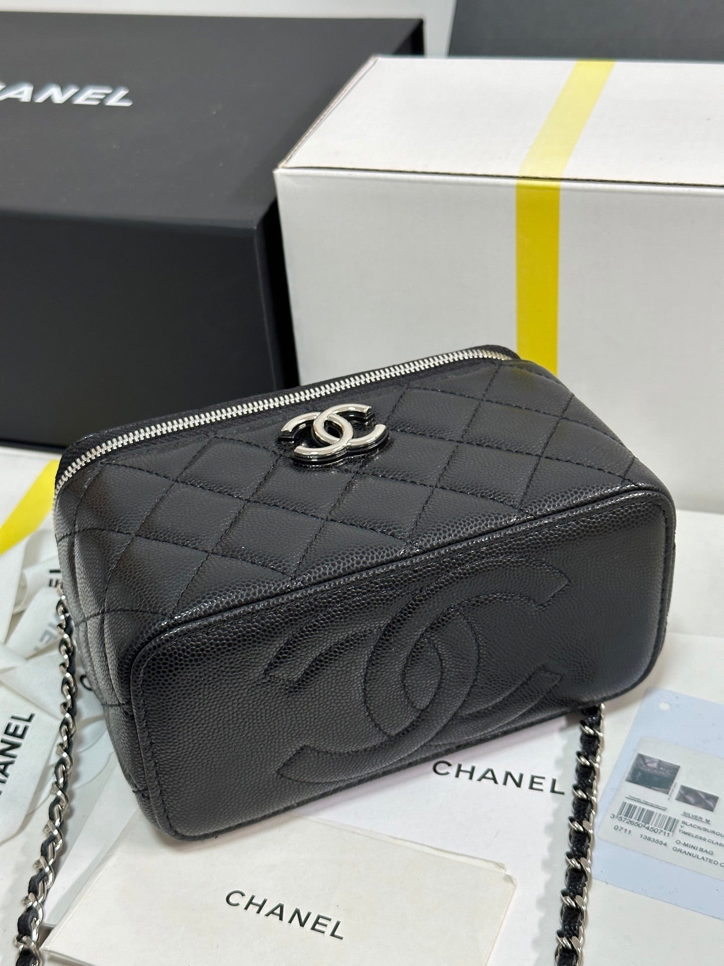 CC 25P VANITY CASE 17CM BLACK LEATHER SILVER HARDWARE 243469