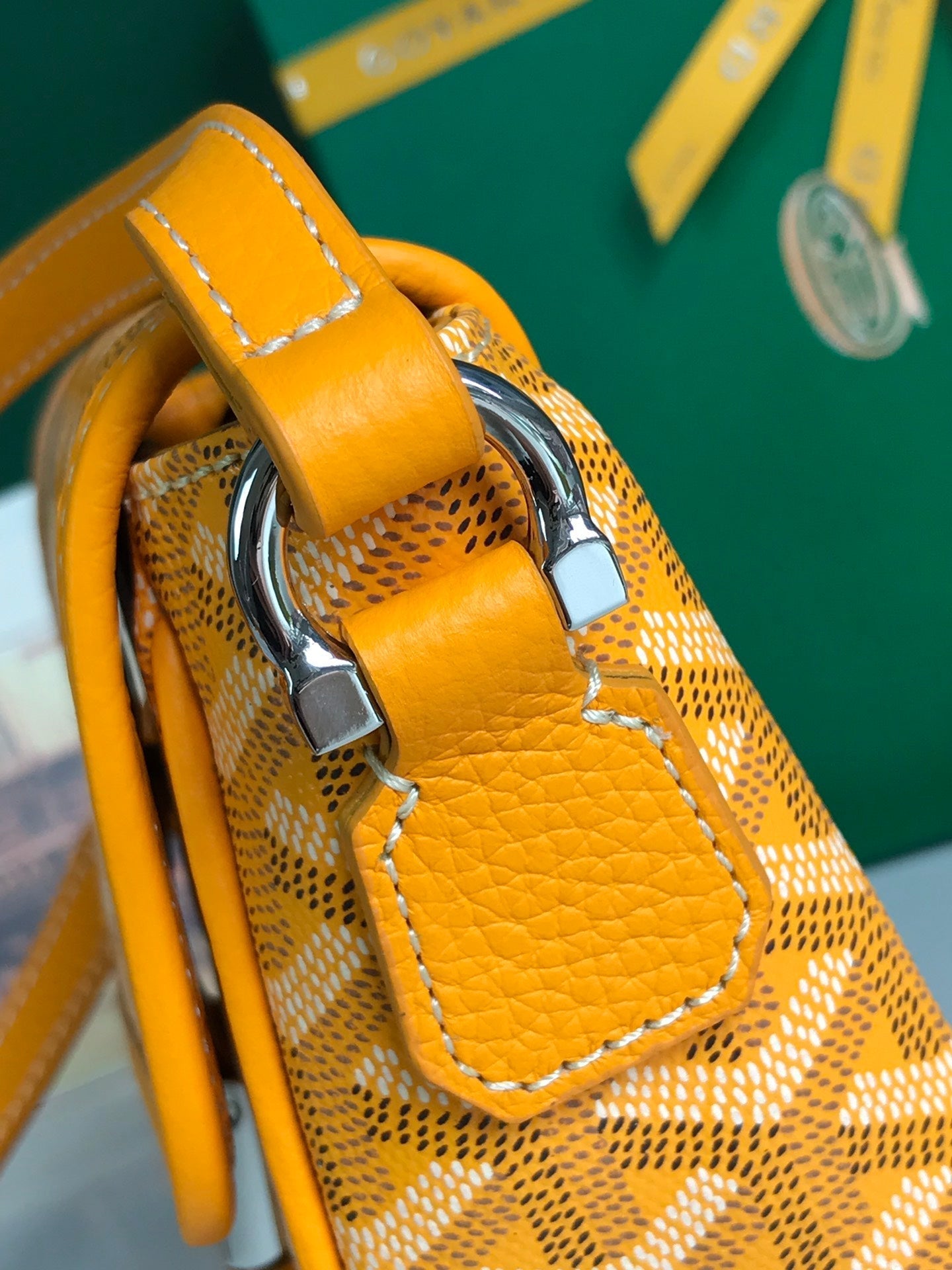 GRAND BLEU 16 EN TOILE GOYARDINE JAUNE ET AGNEAU