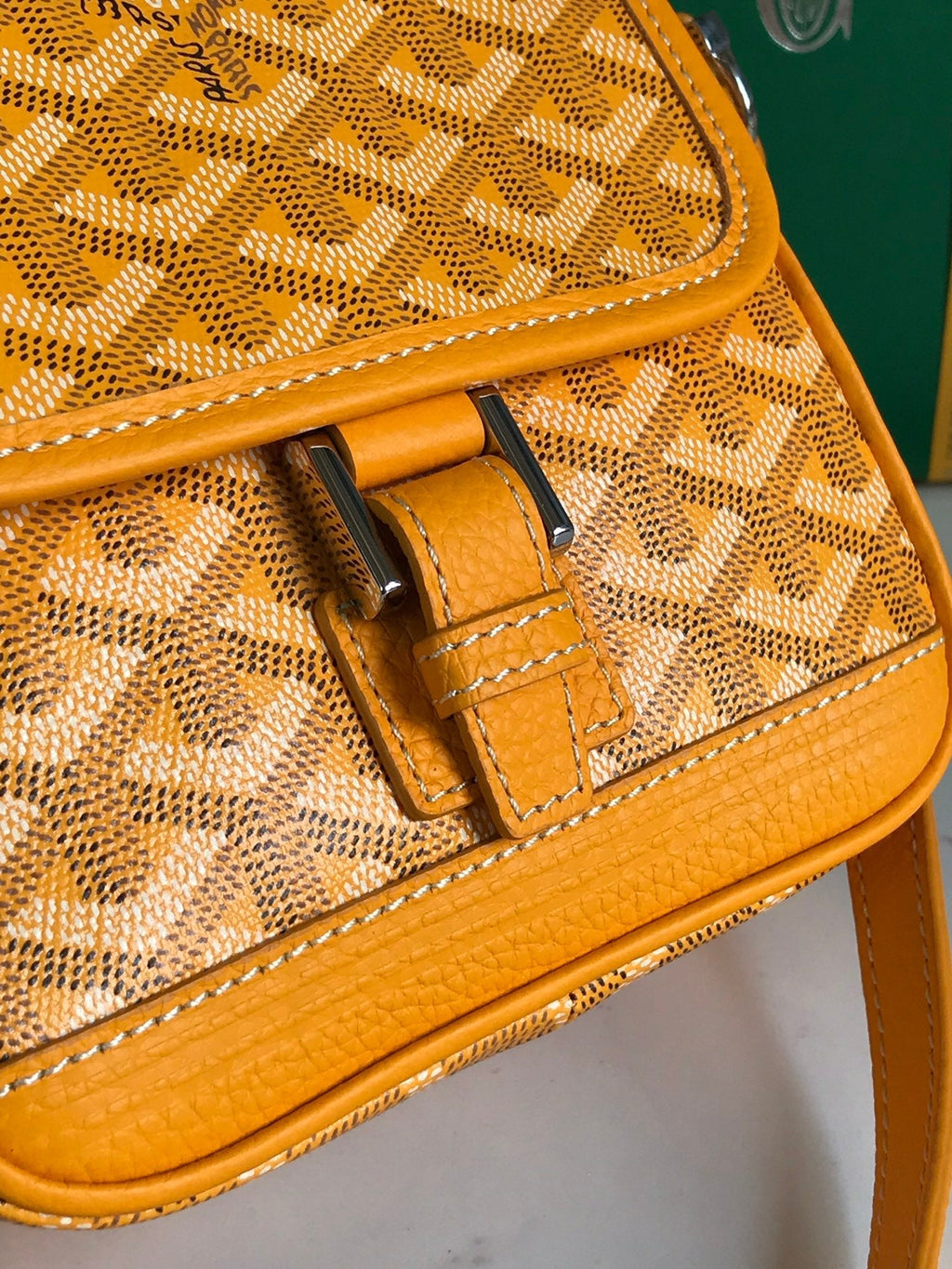 GRAND BLEU 16 EN TOILE GOYARDINE JAUNE ET AGNEAU