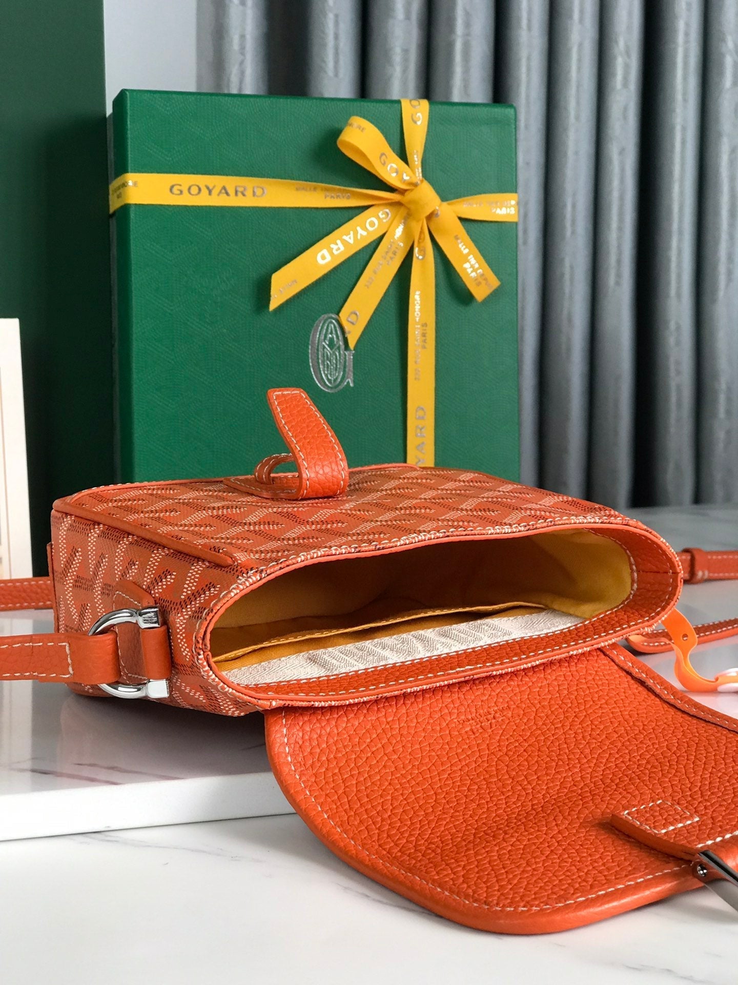 GRAND BLEU 16 EN TOILE GOYARDINE ORANGE ET AGNEAU
