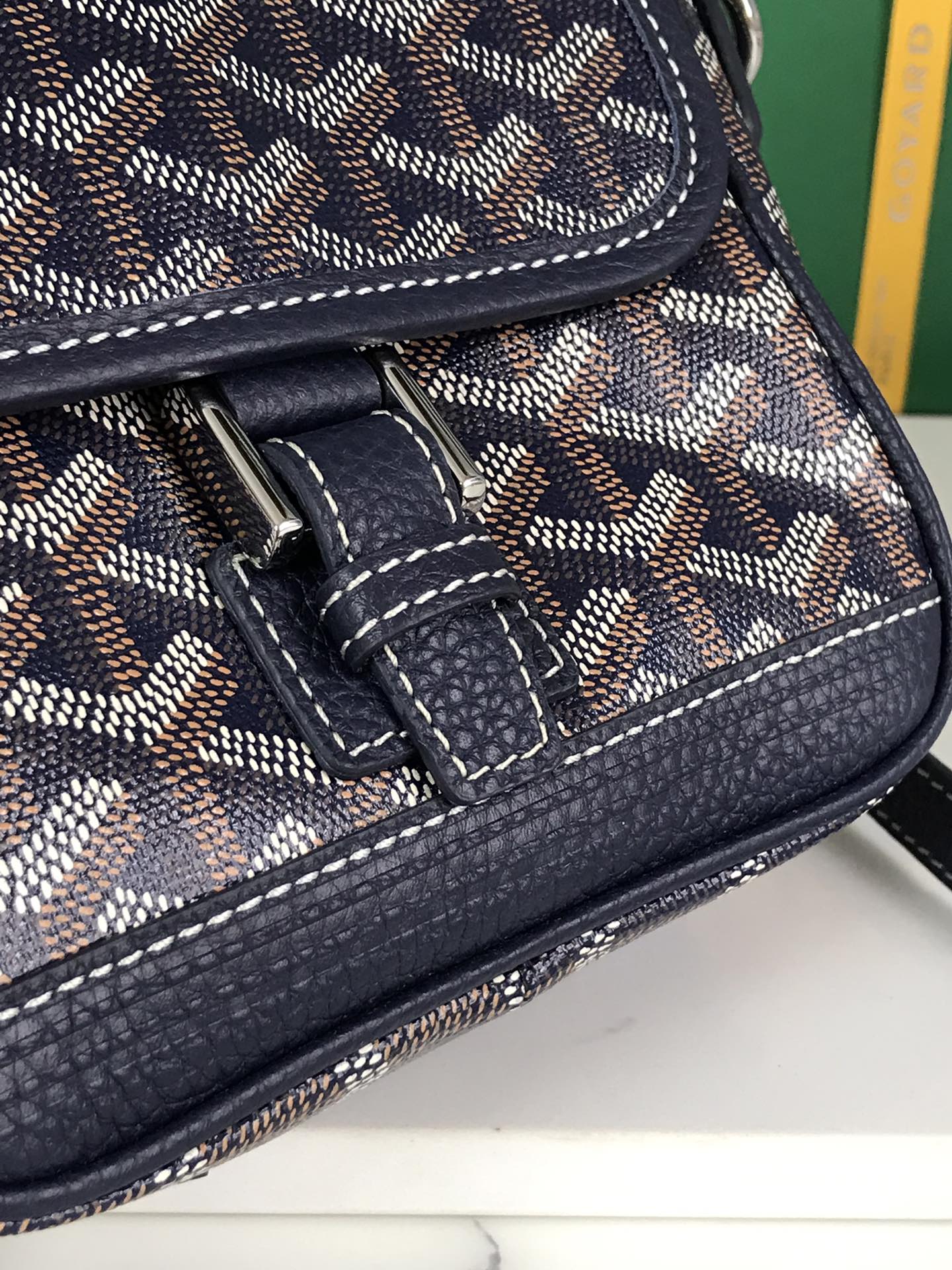 GRAND BLEU 16 EN TOILE GOYARDINE ET AGNEAU BLEU MARINE