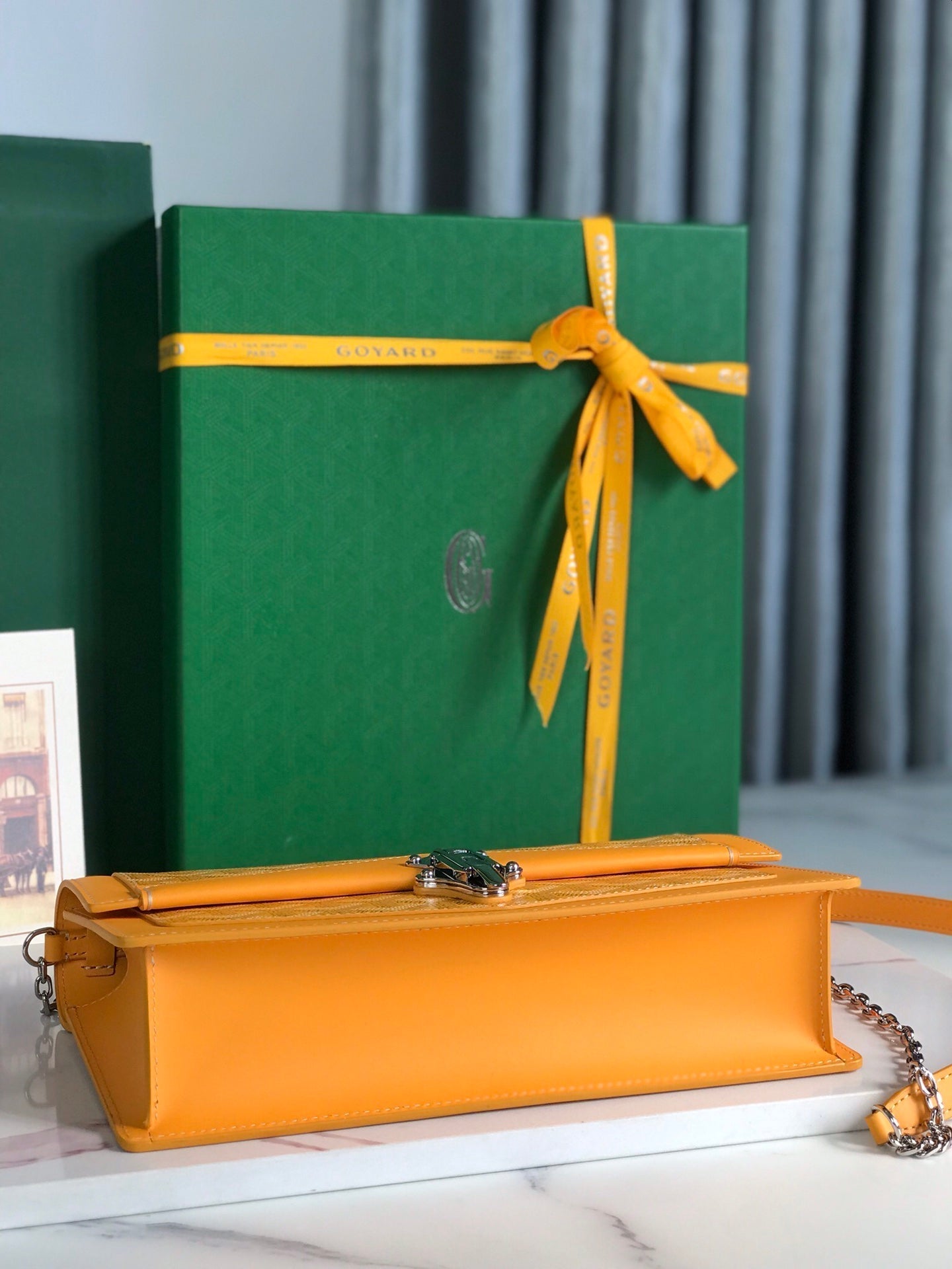 SAC DUCHESSE MARIE-CAROLINE 25 EN TOILE GOYARDINE JAUNE ET CUIR DE VEAU LISSE