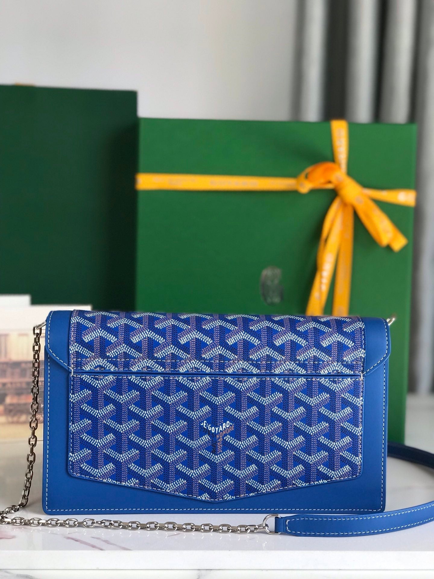 SAC DUCHESSE MARIE-CAROLINE 25 EN TOILE GOYARDINE BLEU SAPHIR ET CUIR DE VEAU LISSE