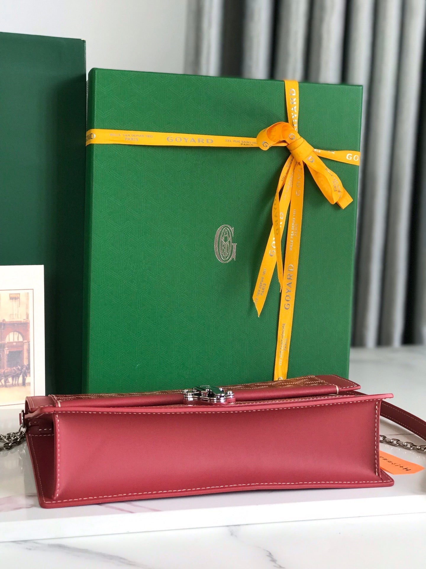 SAC DUCHESSE MARIE-CAROLINE 25 EN TOILE GOYARDINE ROUGE ET CUIR DE VEAU LISSE