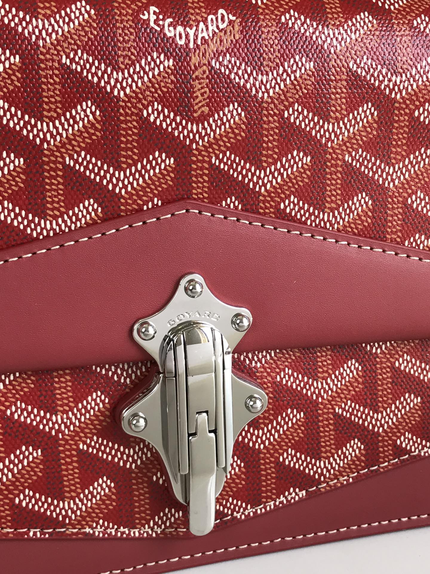 SAC DUCHESSE MARIE-CAROLINE 25 EN TOILE GOYARDINE ROUGE ET CUIR DE VEAU LISSE