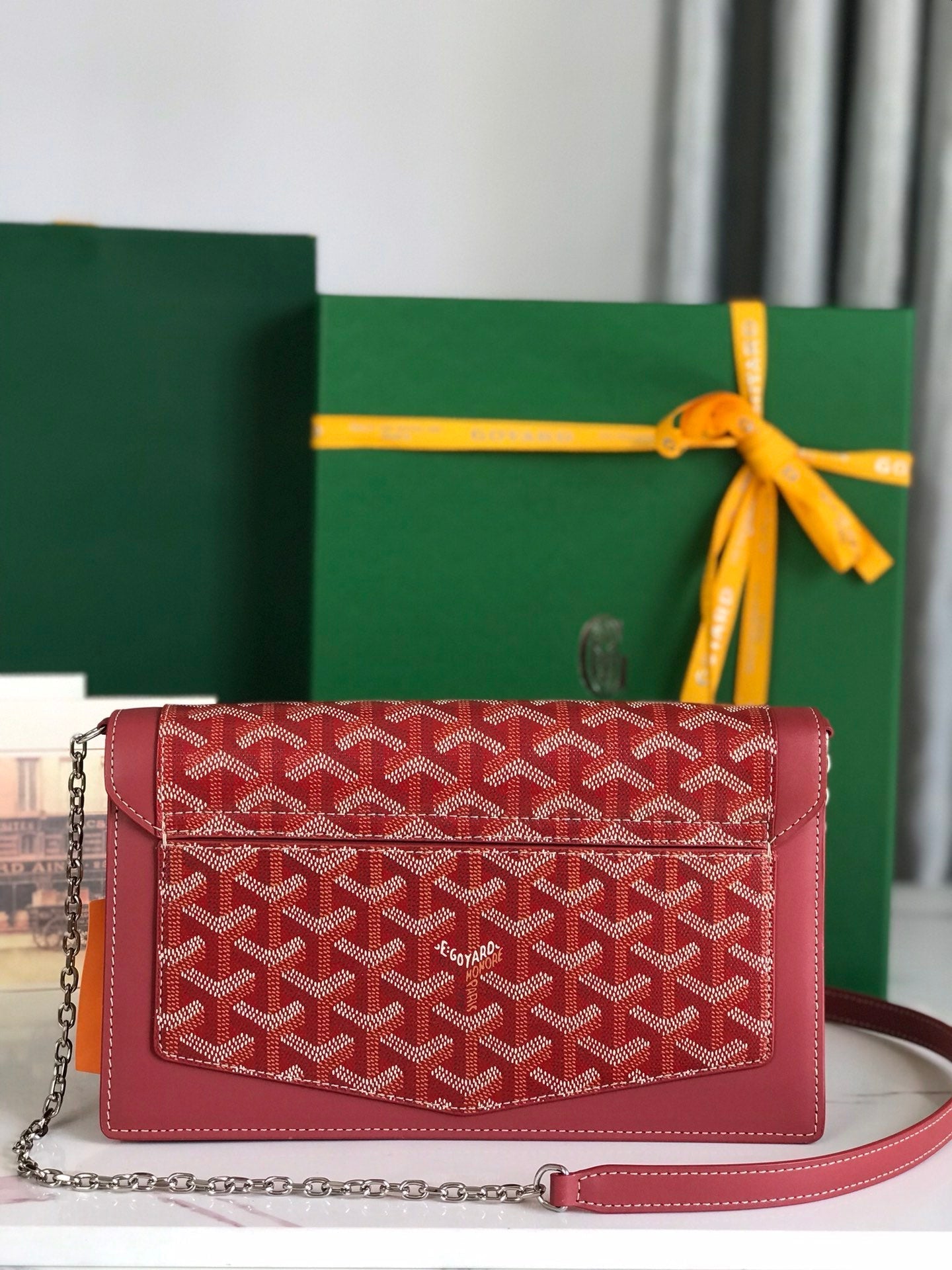 SAC DUCHESSE MARIE-CAROLINE 25 EN TOILE GOYARDINE ROUGE ET CUIR DE VEAU LISSE