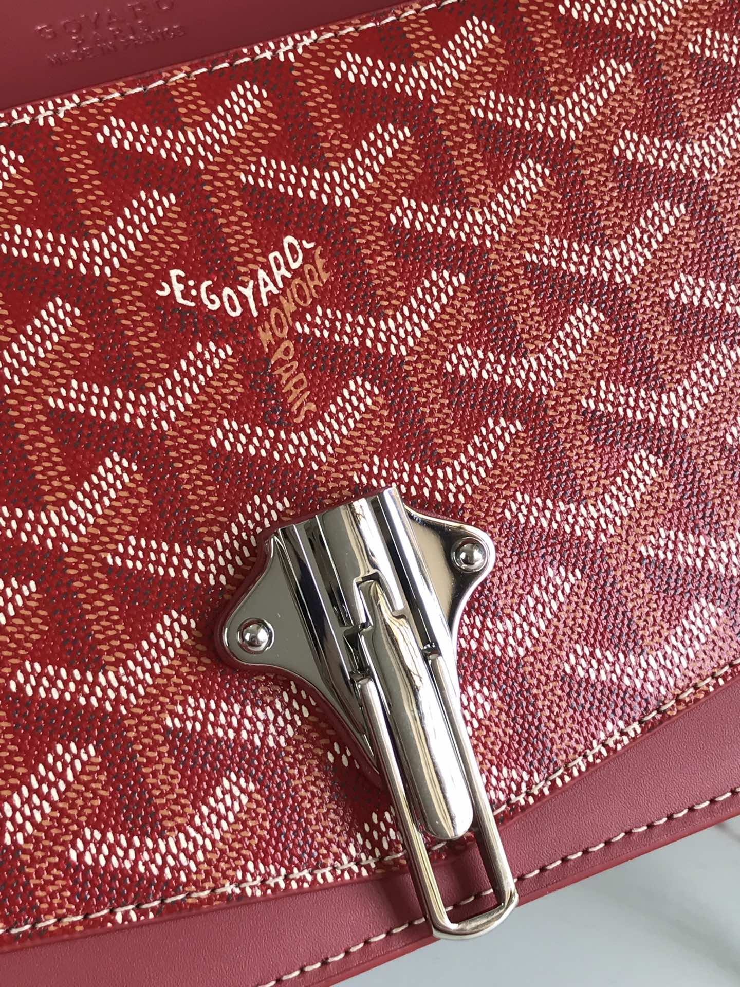 SAC DUCHESSE MARIE-CAROLINE 25 EN TOILE GOYARDINE ROUGE ET CUIR DE VEAU LISSE