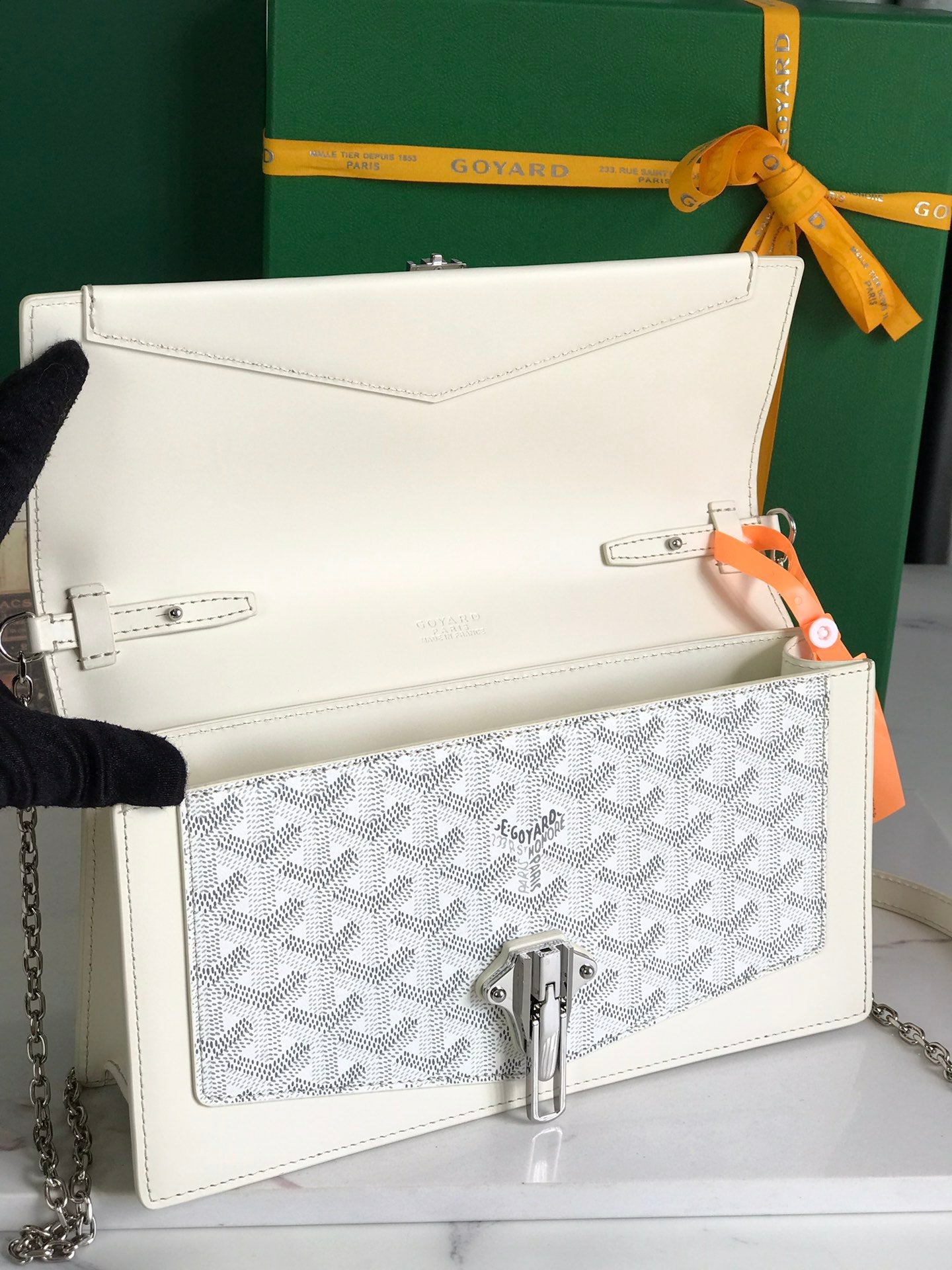 SAC DUCHESSE MARIE-CAROLINE 25 EN TOILE GOYARDINE BLANCHE ET CUIR DE VEAU LISSE