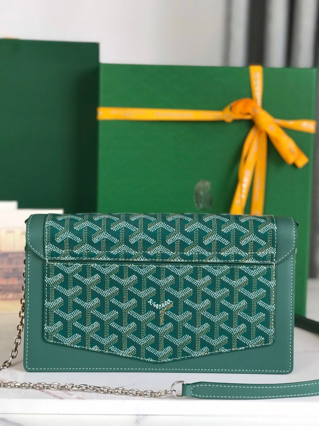 SAC DUCHESSE MARIE-CAROLINE 25 EN TOILE GOYARDINE VERTE ET CUIR DE VEAU LISSE