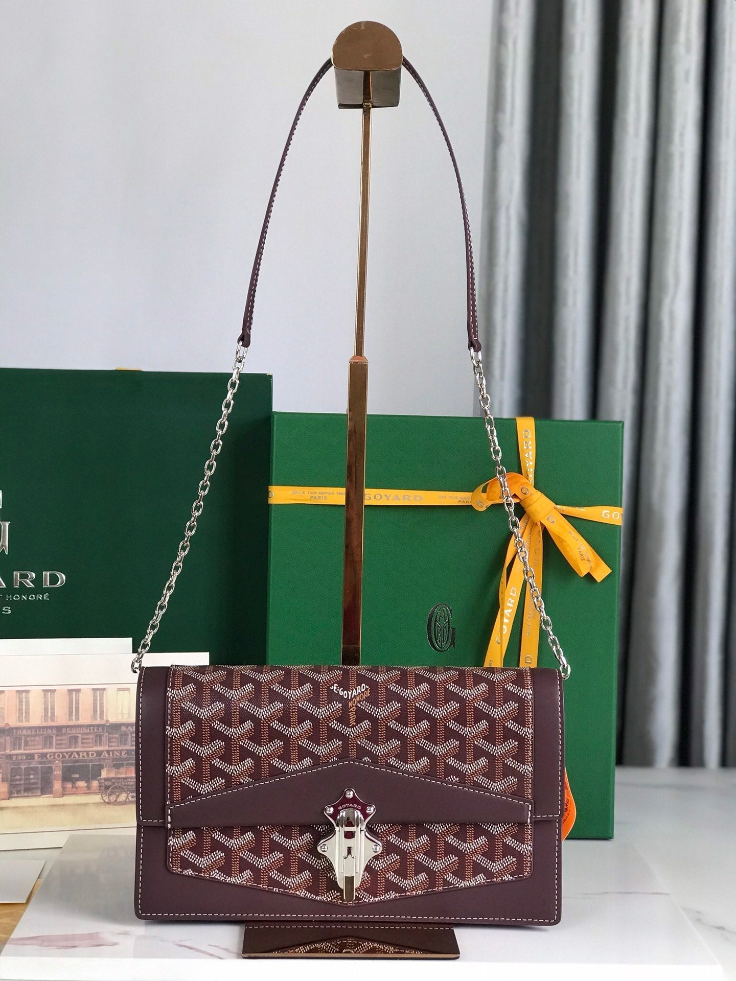 SAC DUCHESSE MARIE-CAROLINE 25 EN TOILE GOYARDINE ROUGE VIN ET CUIR DE VEAU LISSE