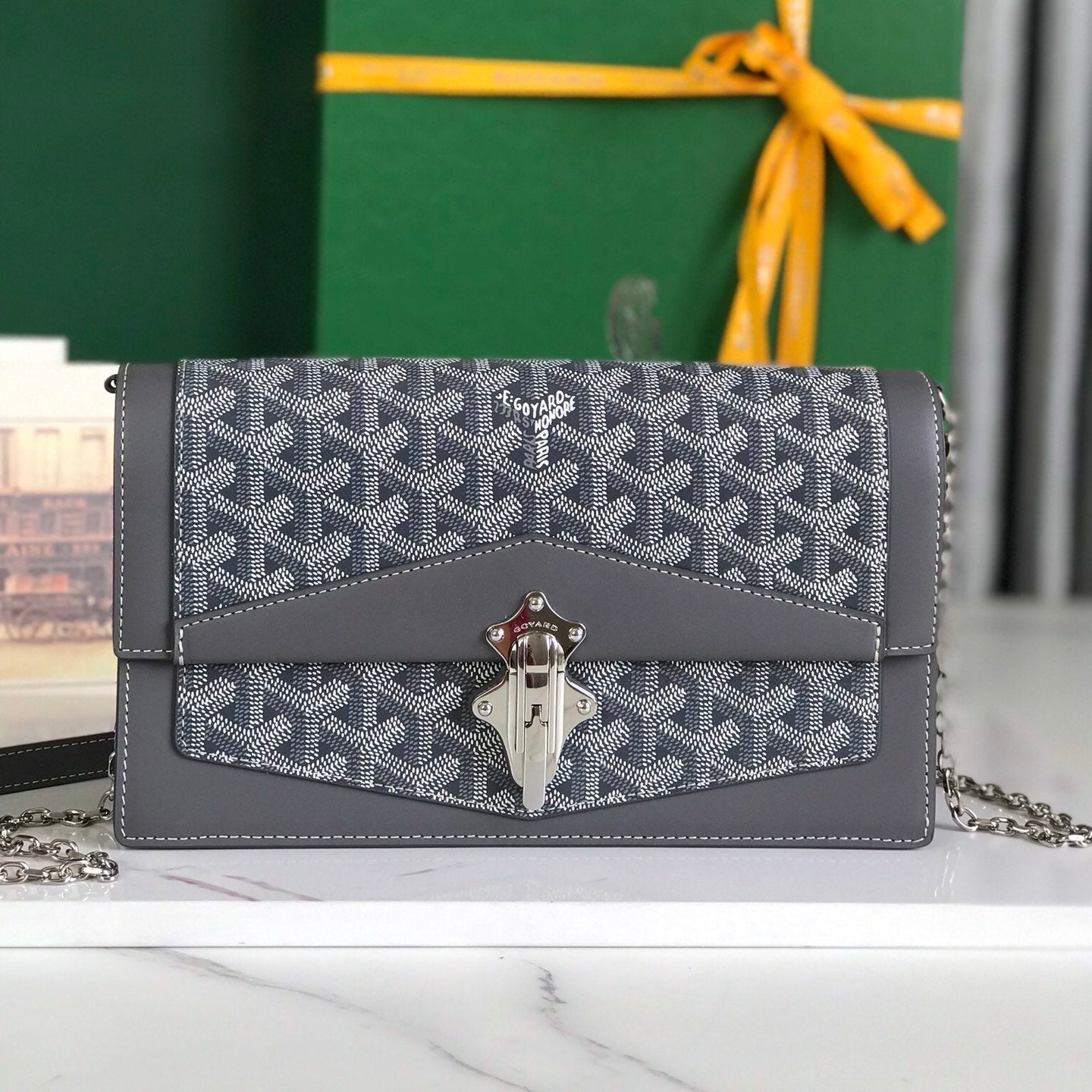 SAC DUCHESSE MARIE-CAROLINE 25 EN TOILE GOYARDINE GRISE ET CUIR DE VEAU LISSE
