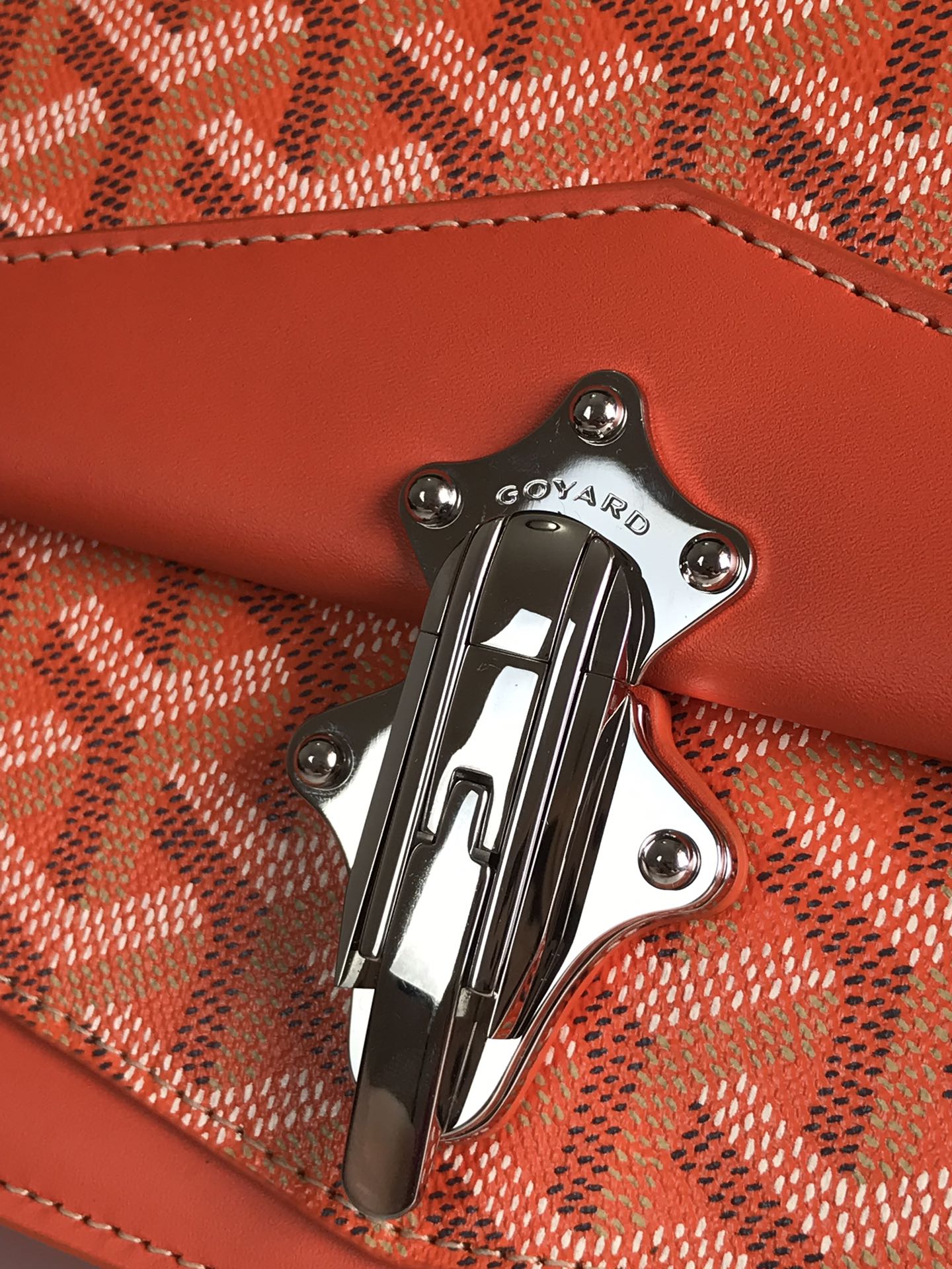 SAC DUCHESSE MARIE-CAROLINE 25 EN TOILE GOYARDINE ORANGE ET CUIR DE VEAU LISSE