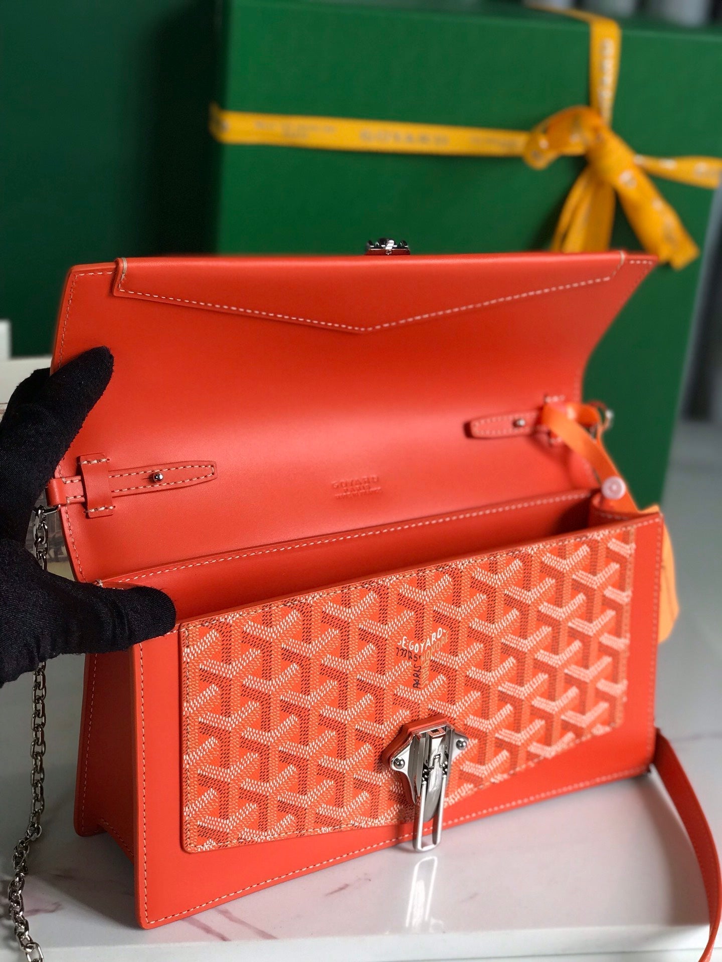 SAC DUCHESSE MARIE-CAROLINE 25 EN TOILE GOYARDINE ORANGE ET CUIR DE VEAU LISSE