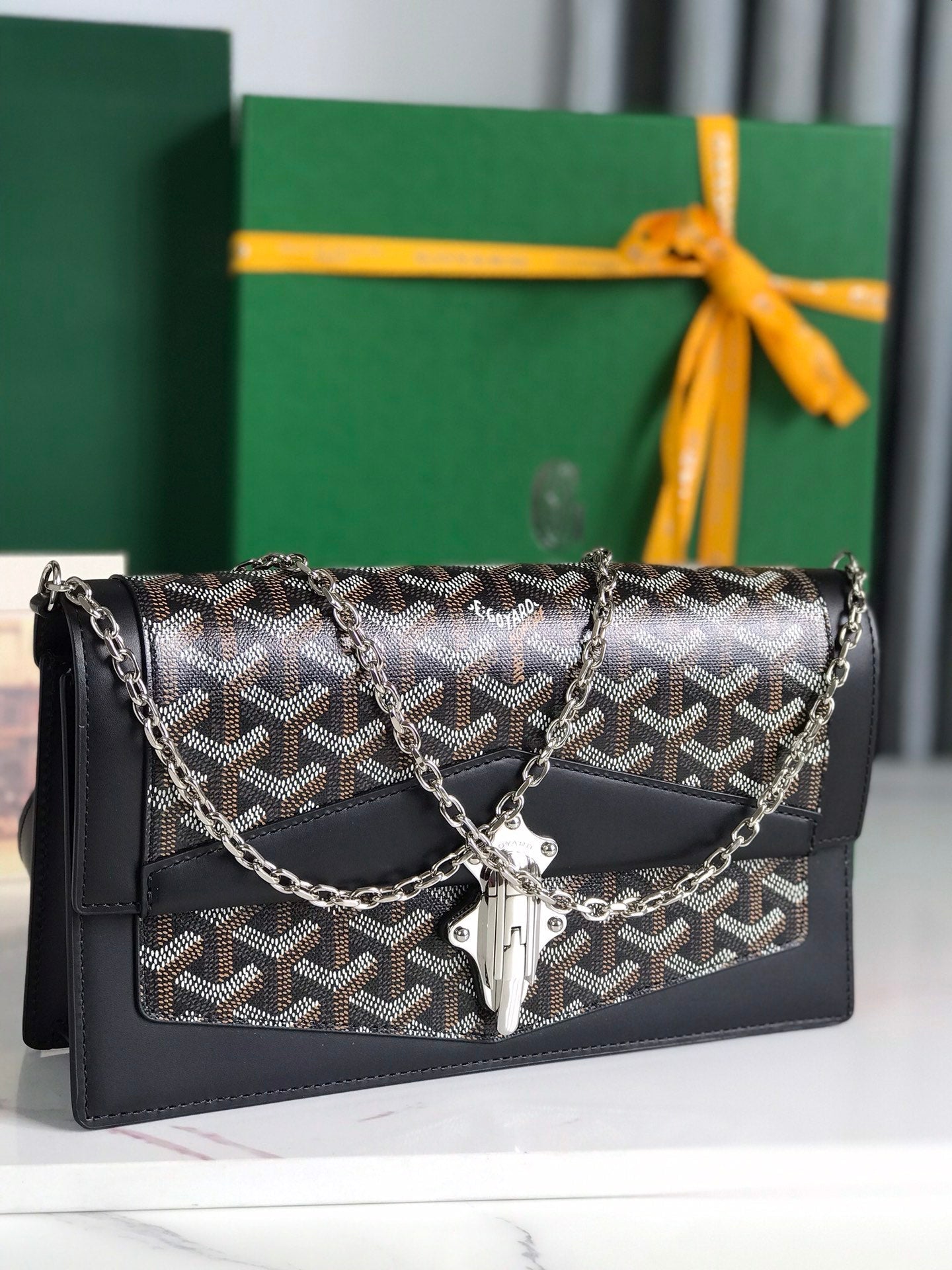 SAC DUCHESSE MARIE-CAROLINE 25 EN TOILE GOYARDINE NOIRE ET CUIR DE VEAU LISSE