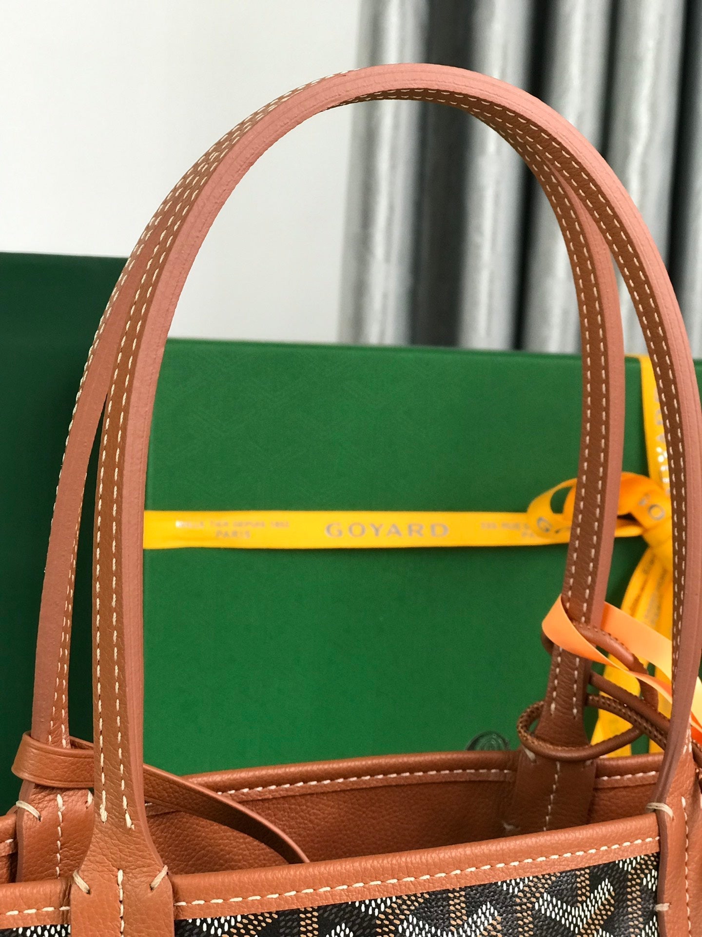 SAC ANJOU MINI 20 EN CUIR DE VEAU TAN ET TOILE GOYARDINE NOIRE