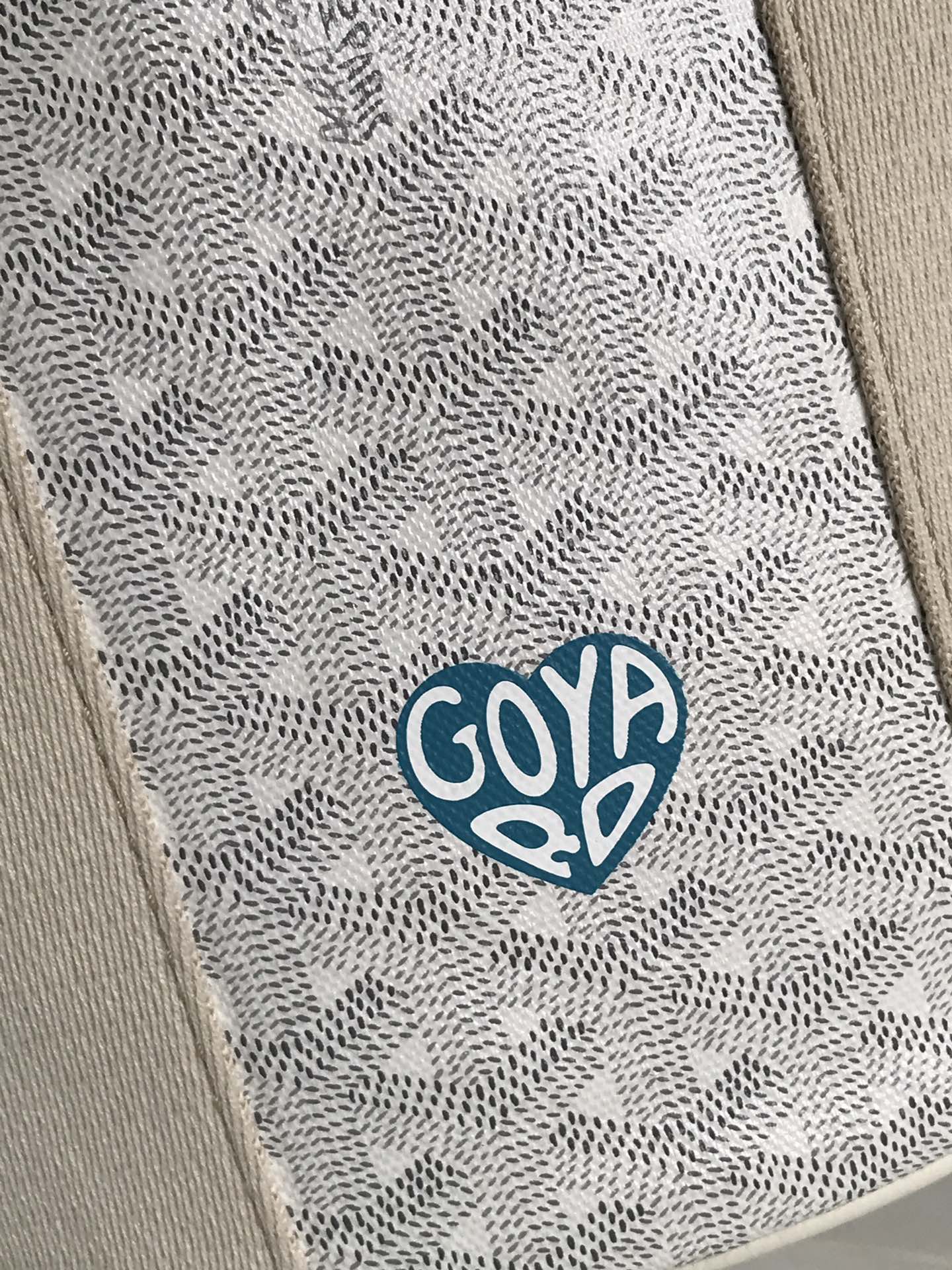 PETIT BELHARRA 24 EN TOILE GOYARDINE BLANCHE ET AGNEAU
