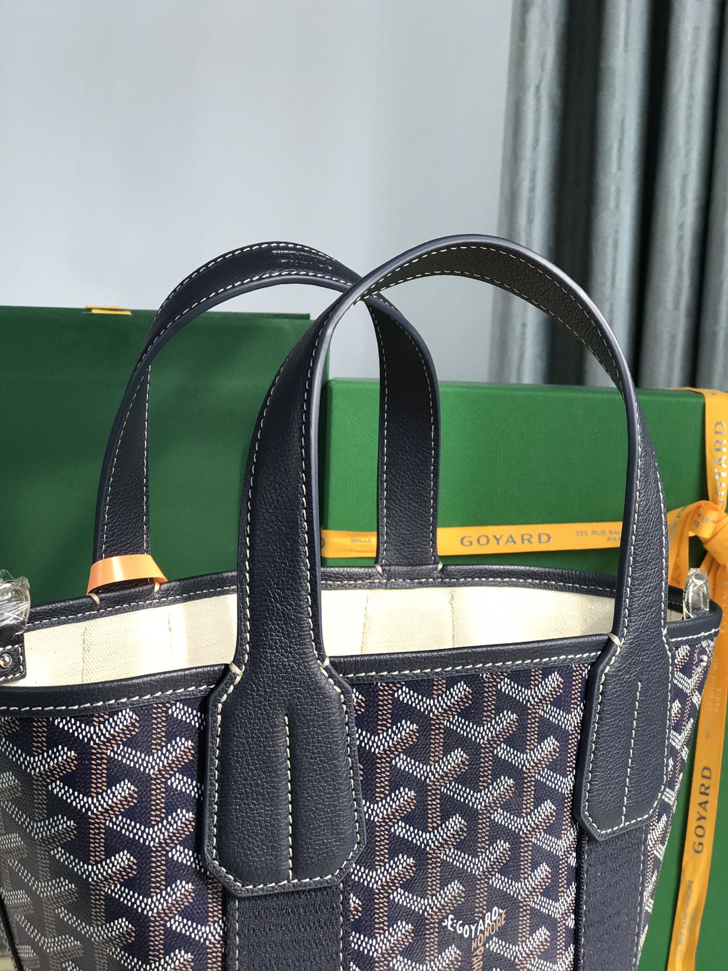 PETIT BELHARRA 24 EN TOILE GOYARDINE ET AGNEAU BLEU MARINE