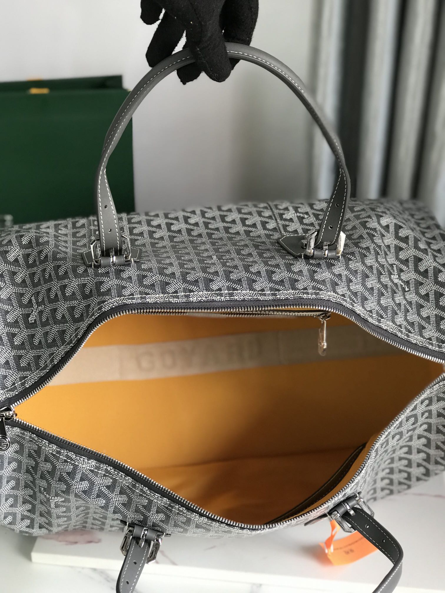 SAC BOSTON 50 EN TOILE GOYARDINE GRISE ET GARNITURES EN CUIR DE VEAU