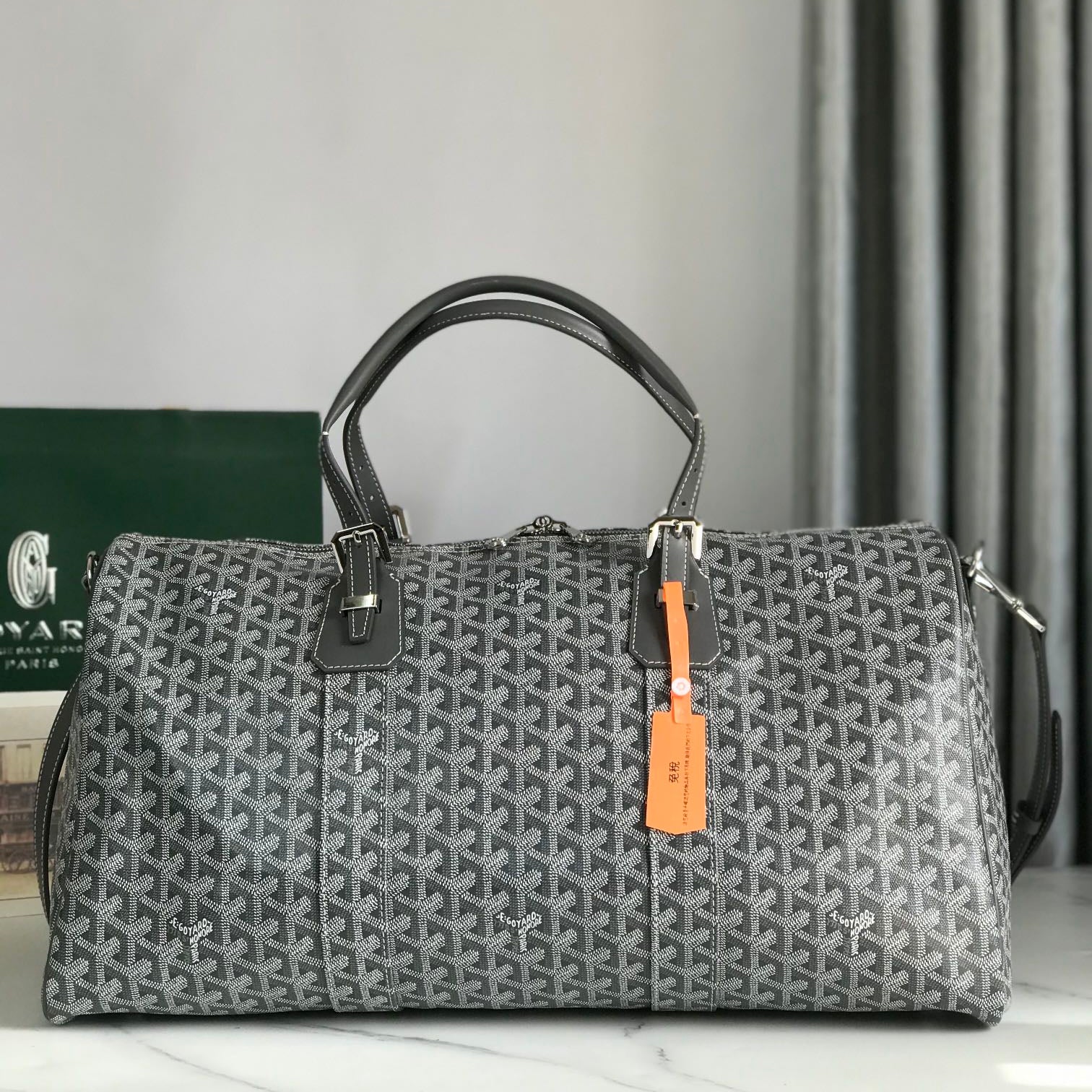 SAC BOSTON 50 EN TOILE GOYARDINE GRISE ET GARNITURES EN CUIR DE VEAU